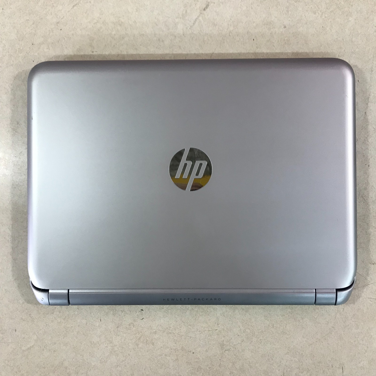 HP Pavilion 14″ Retro Gaming Laptop AMD A4-1250 1.00GHz 1GB RAM (Windows 8.1)