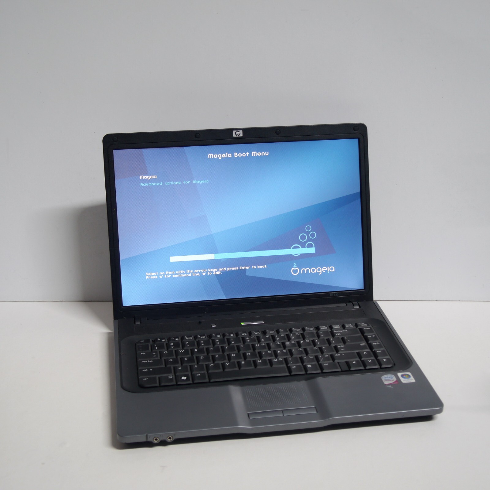 HP 530 15.4 Laptop Intel Celeron 1.6 GHz 2GB RAM 120GB HDD Linux Laptop