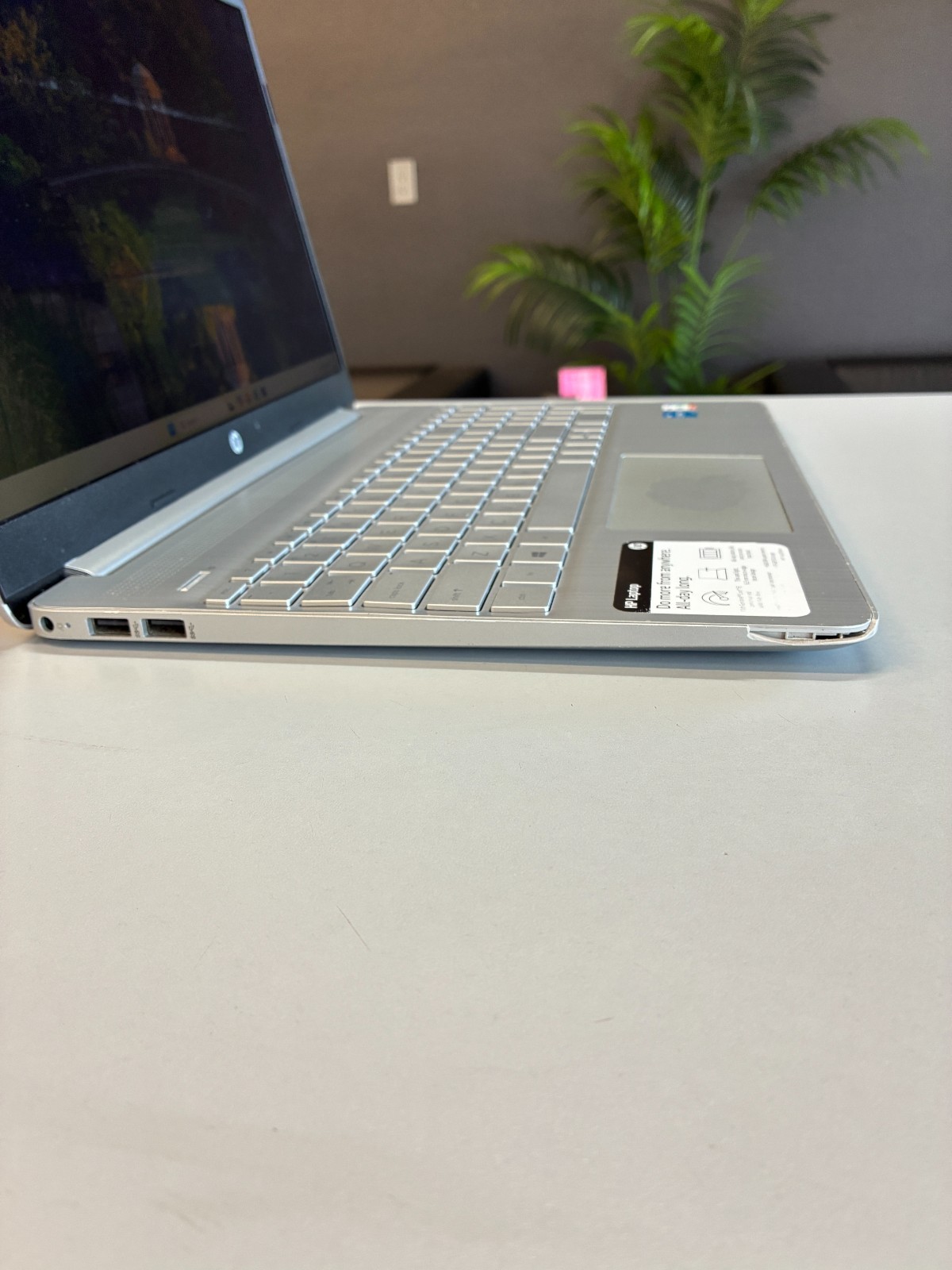 HP 15-dy2095wm: 15.6″ / i5-1135G7 / RAM 16Gb / SSD 256Gb / Win 11