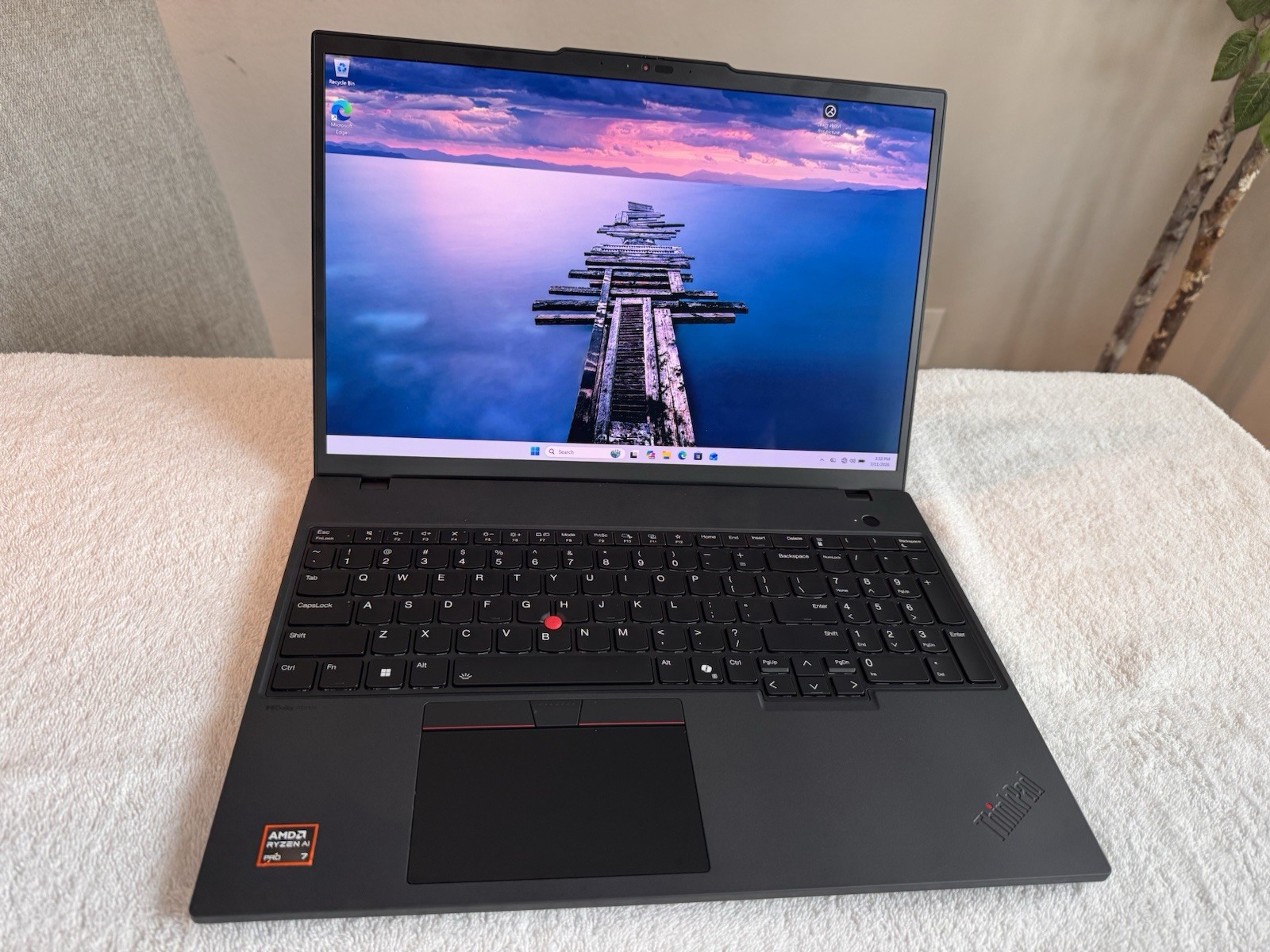 Lenovo ThinkPad P16s Gen 4 Touch 16″ OLED AMD Ryzen AI 7 Pro 350 32GB 1TB Win11P