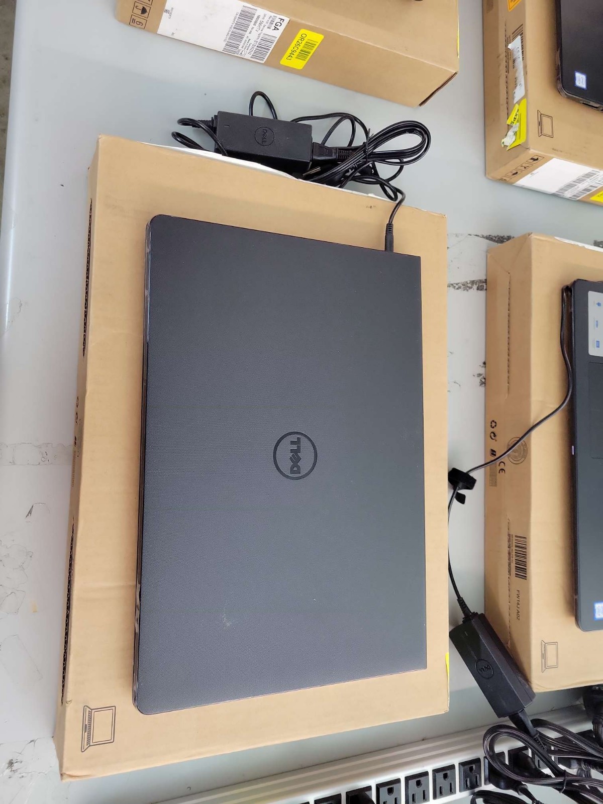 Dell Inspiron 3567-5949BLK 15.6”HD Touch Intel Core i5-7200U 8GB 256 GB Wind 10