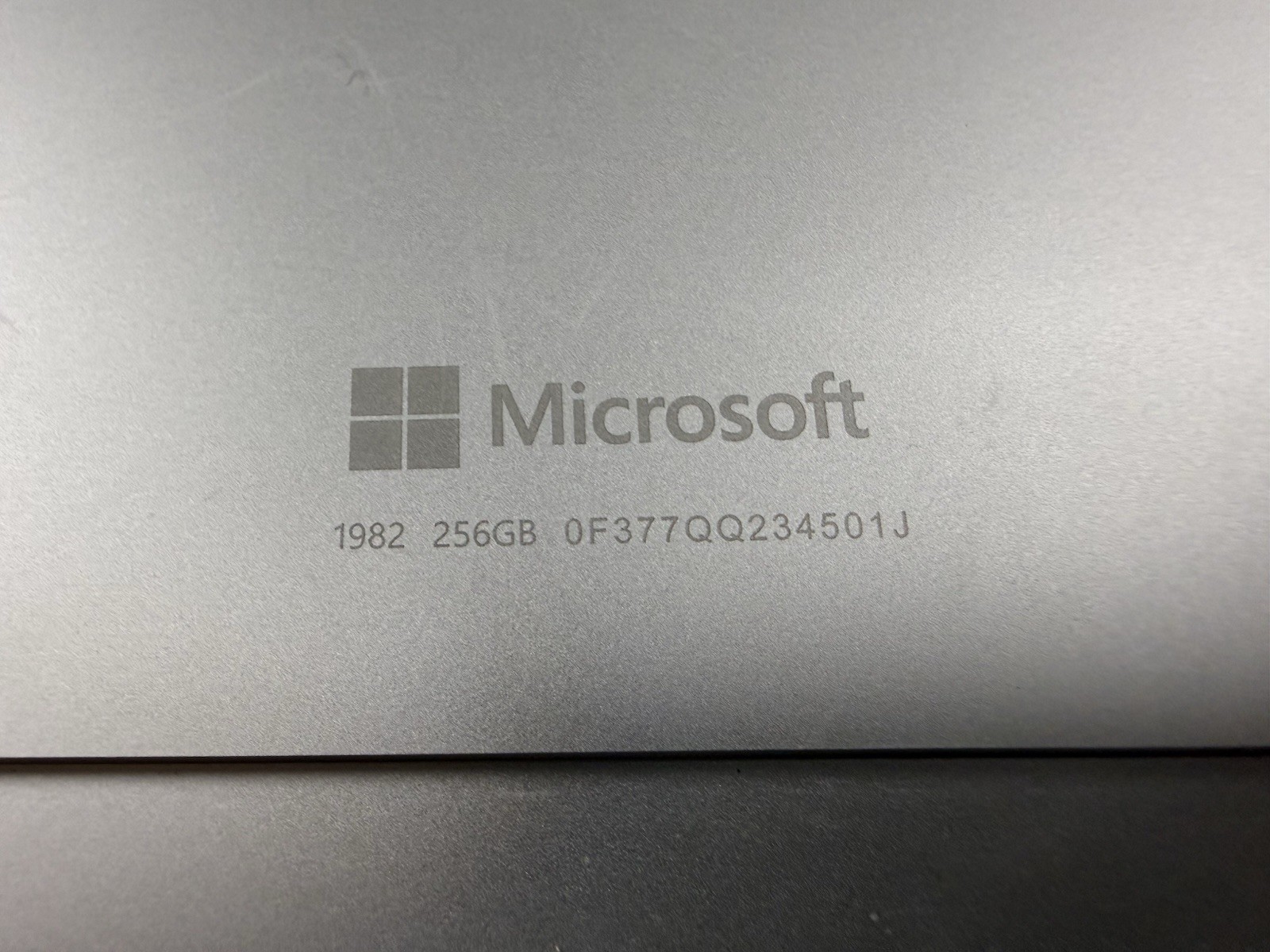 Microsoft Surface Pro 8 (1982) i5-1145G7 – 16GB RAM – 256GB 120Hz – Win 11 Pro