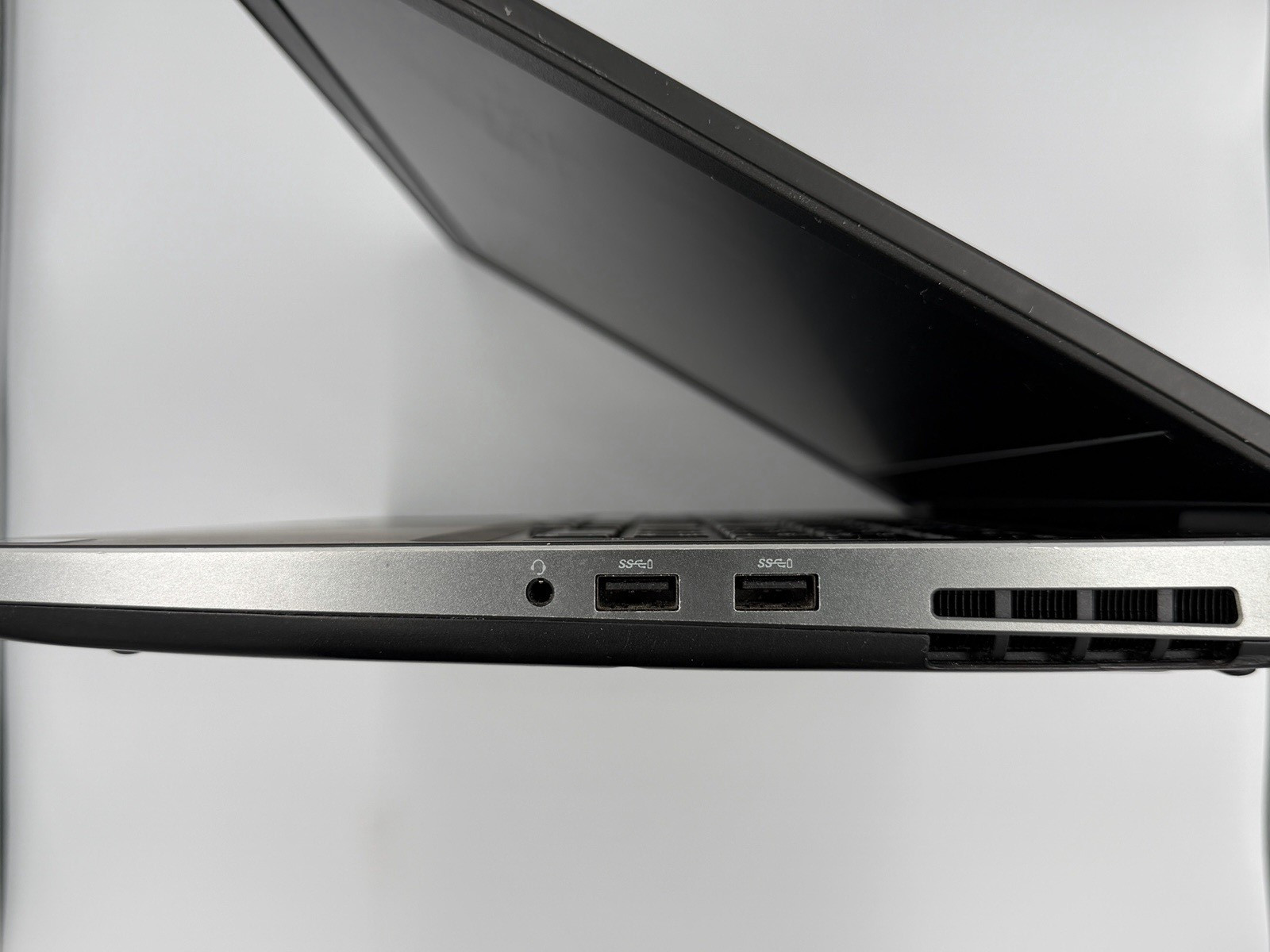 Dell Precision 7530 15.6″ i7 8850H 16GB 256GB SSD Quadro P2000 Win 11 Laptop