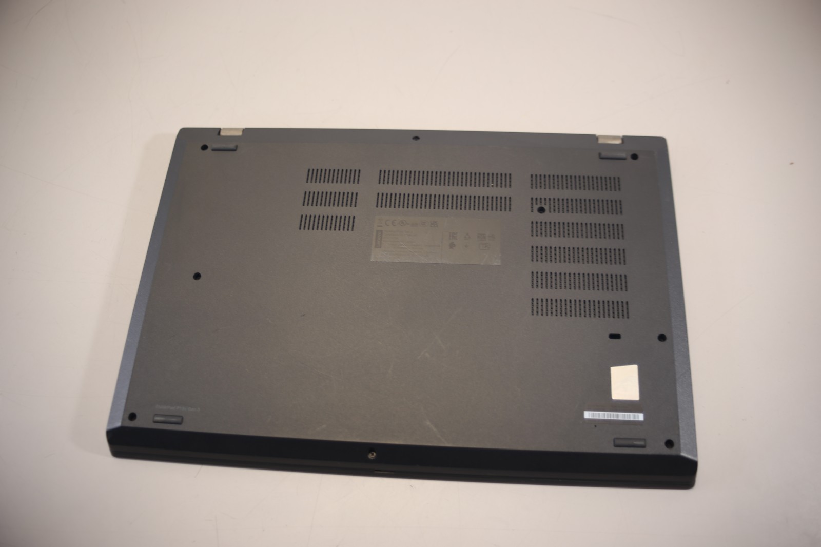 Lenovo ThinkPad P15v Gen 3 15.6″ Core i7-12800H 2.4Ghz 16GB RAM 256GB SSD A2000