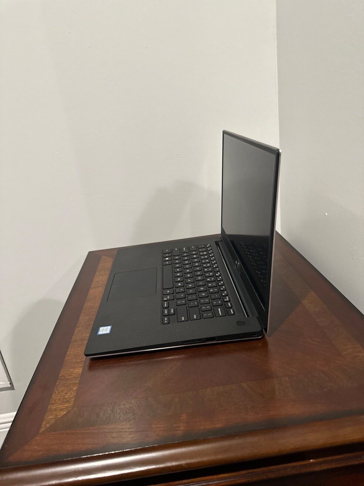 Dell XPS 9570 w/Intel Core i7-8750H @2.20GHz, 16GB RAM, NVIDA 1050