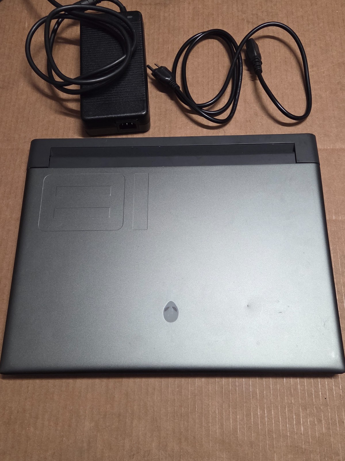 Dell alienware M18 R1 13th gen i9-13900hx(2.20GHz) 32GB 1TB RTX4080