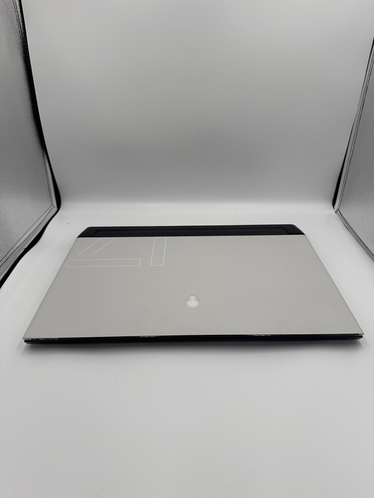 Alienware m17 R3 17.3″ Intel i7 16GB NVIDIA GF RTX 2070 super 2TB SSD Read Desc.