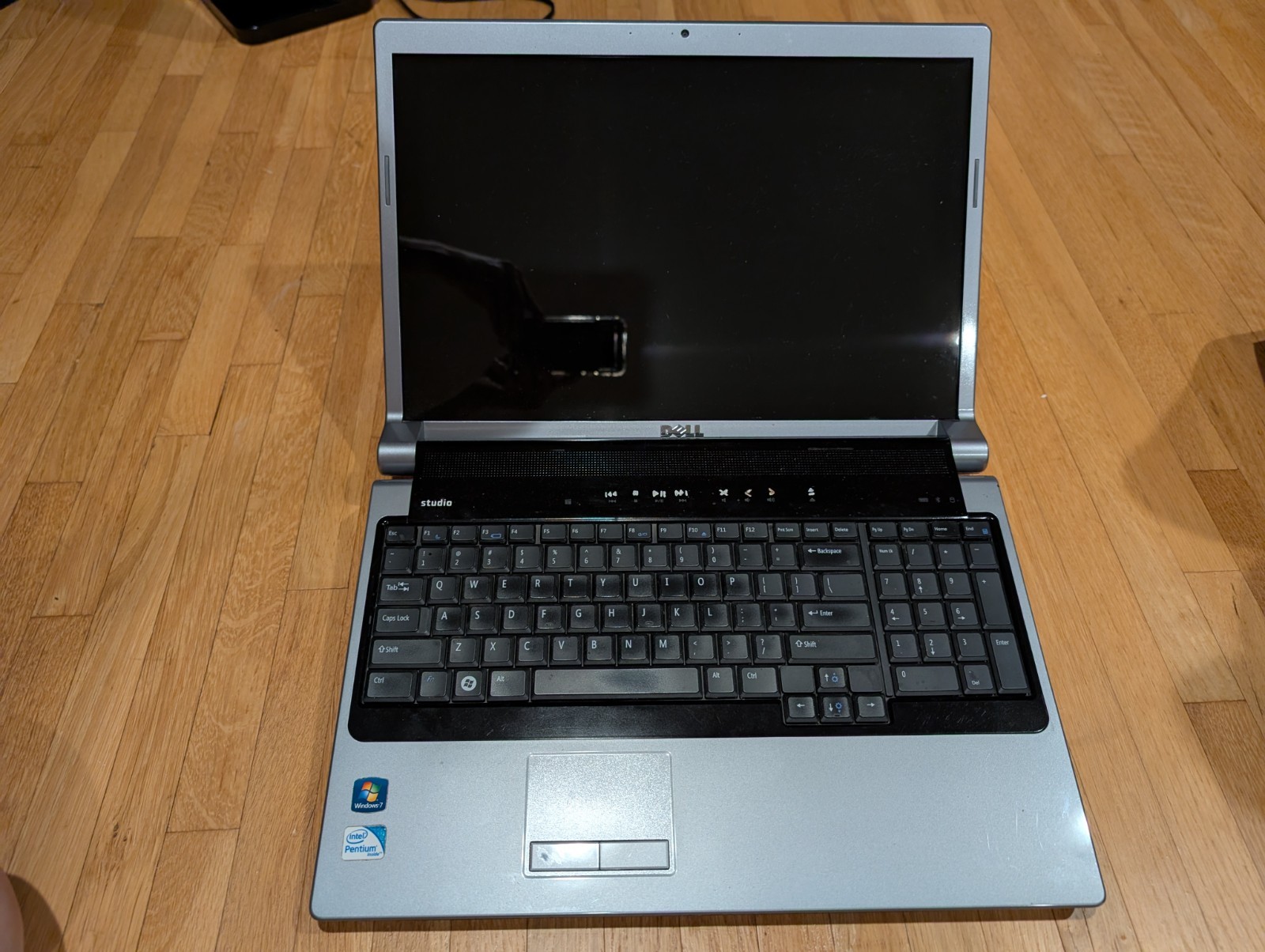 Dell Studio 1737 17″ Laptop Dual-Core T4300 2.10ghz 4gb ram dvd burner PP31L