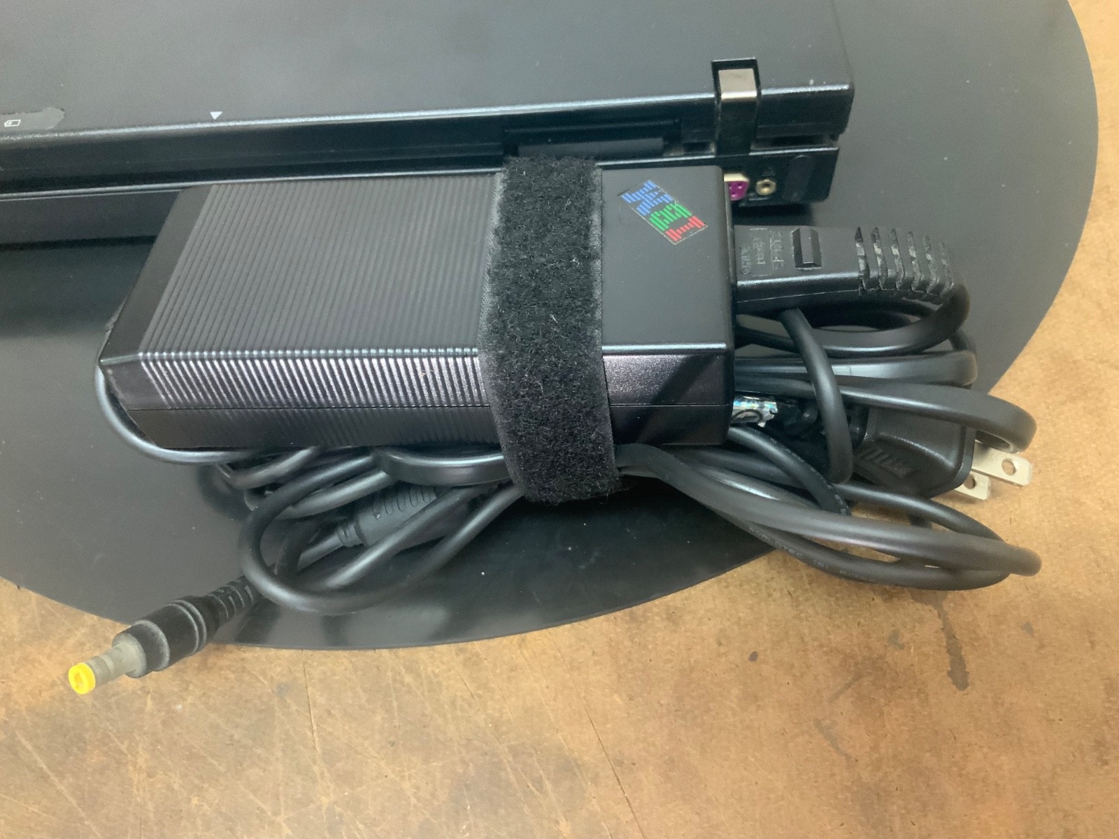 IBM ThinkPad R51 1836 – Pentium M 735 1.7 GHz – 15″ TFT For Parts or repair