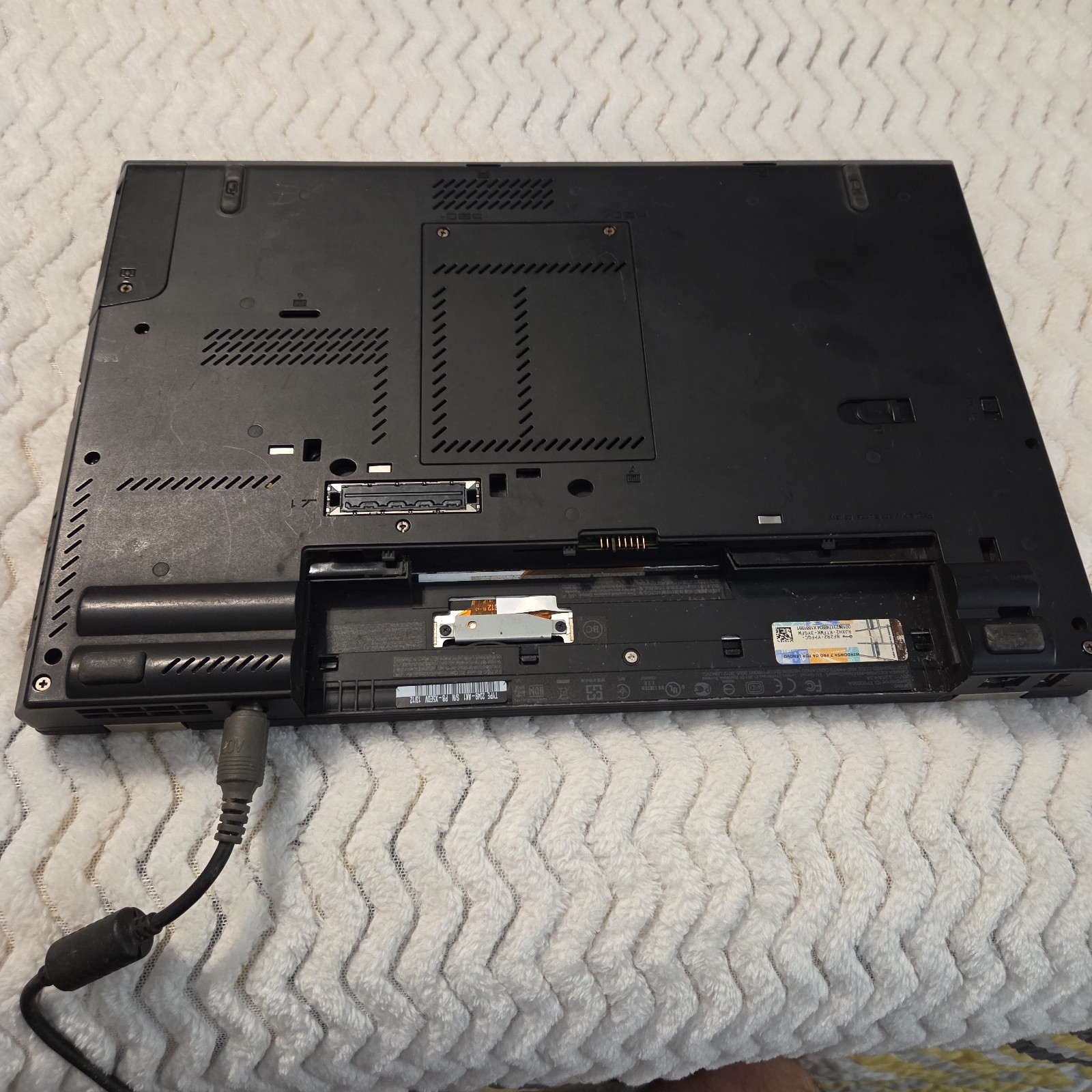 LENOVO THINKPAD T430S – Powers On – NO HARD DRIVE- Untested
