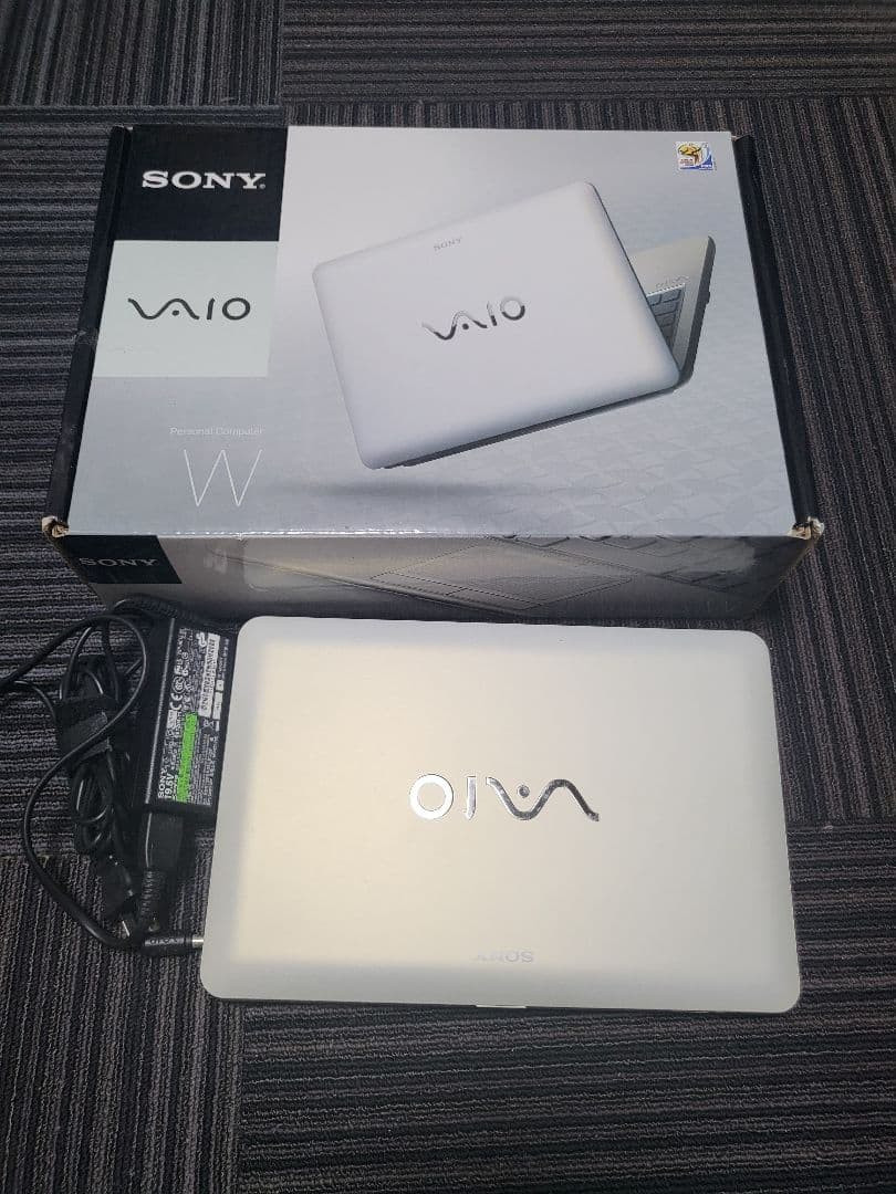 Sony VAIO VPCW119XJ/W Netbook PC White AC Adapter Box Working