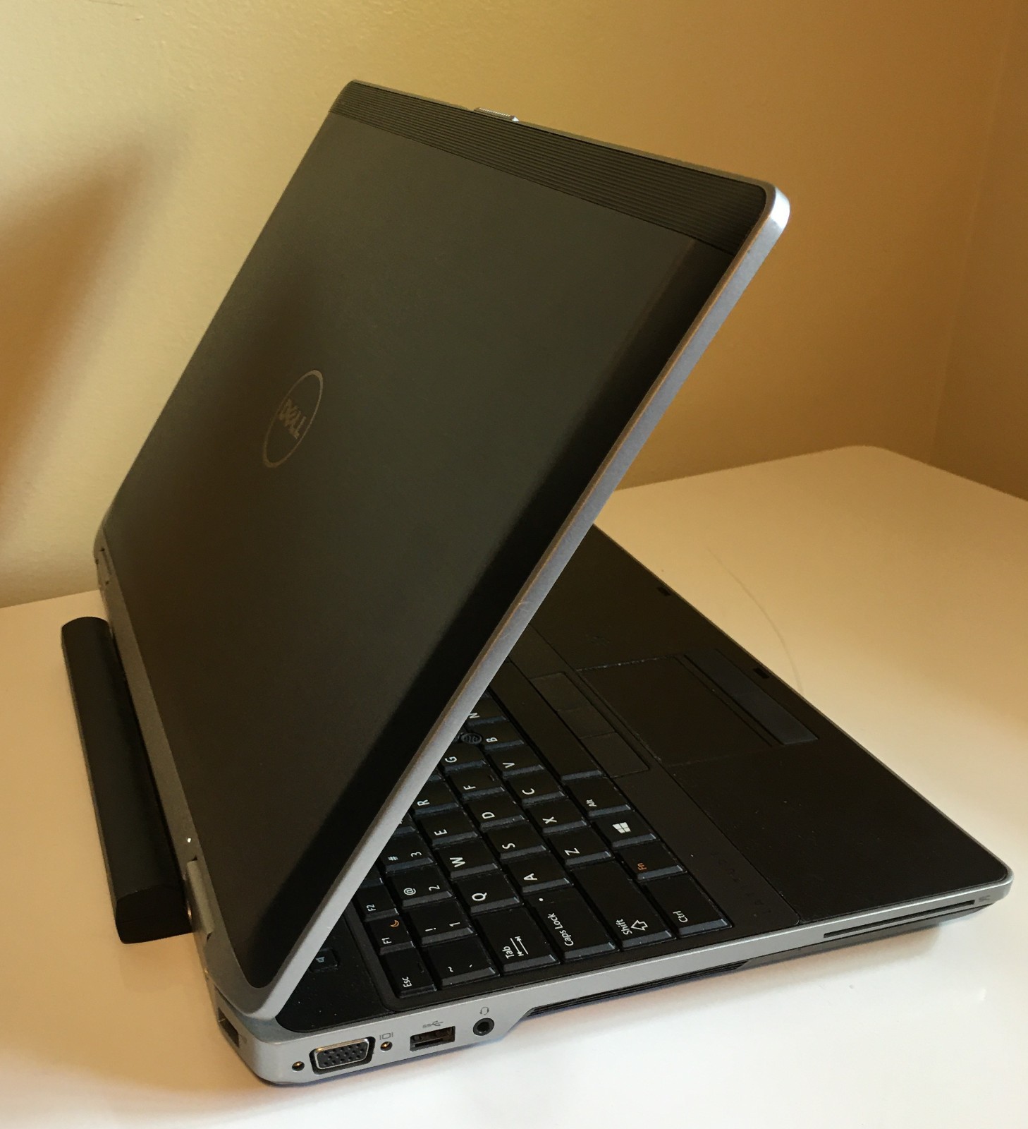 DELL LATITUDE E6530 15.5″ I7-3520M 8GB RAM 230GB SSD Win10Pro/DVD
