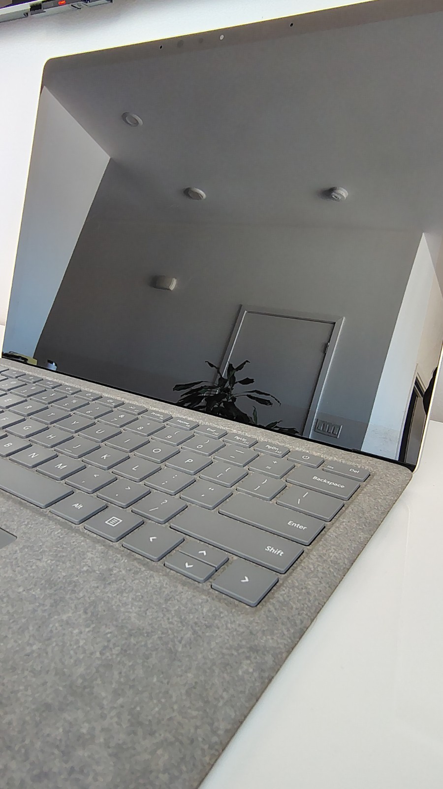 Microsoft Surface Laptop 1769 – i5 7200U, 128GB SSD, 4GB Ram -vClean Barely Used