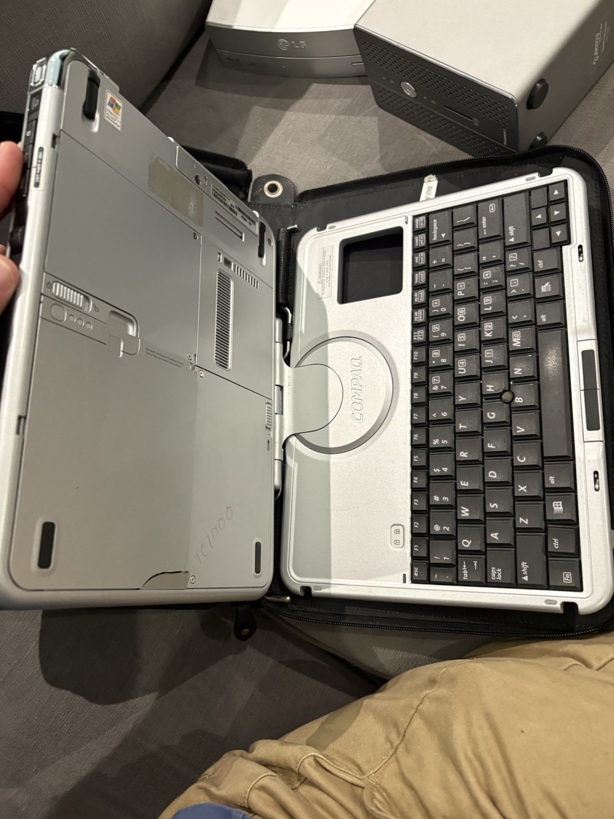 HP Compaq tc1100 Tablet PC Pentium M 1GHz 512MB Keyboard Case Stylus *UNTESTED*