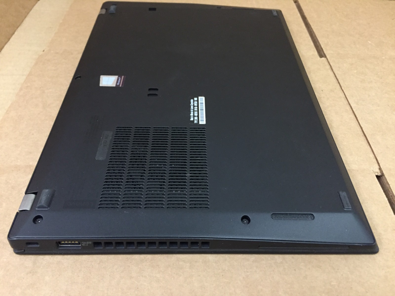 Lenovo ThinkPad T490s 14″ FHD Laptop i7-8665U 1.9GHz 8GB RAM (No SSD/Battery)