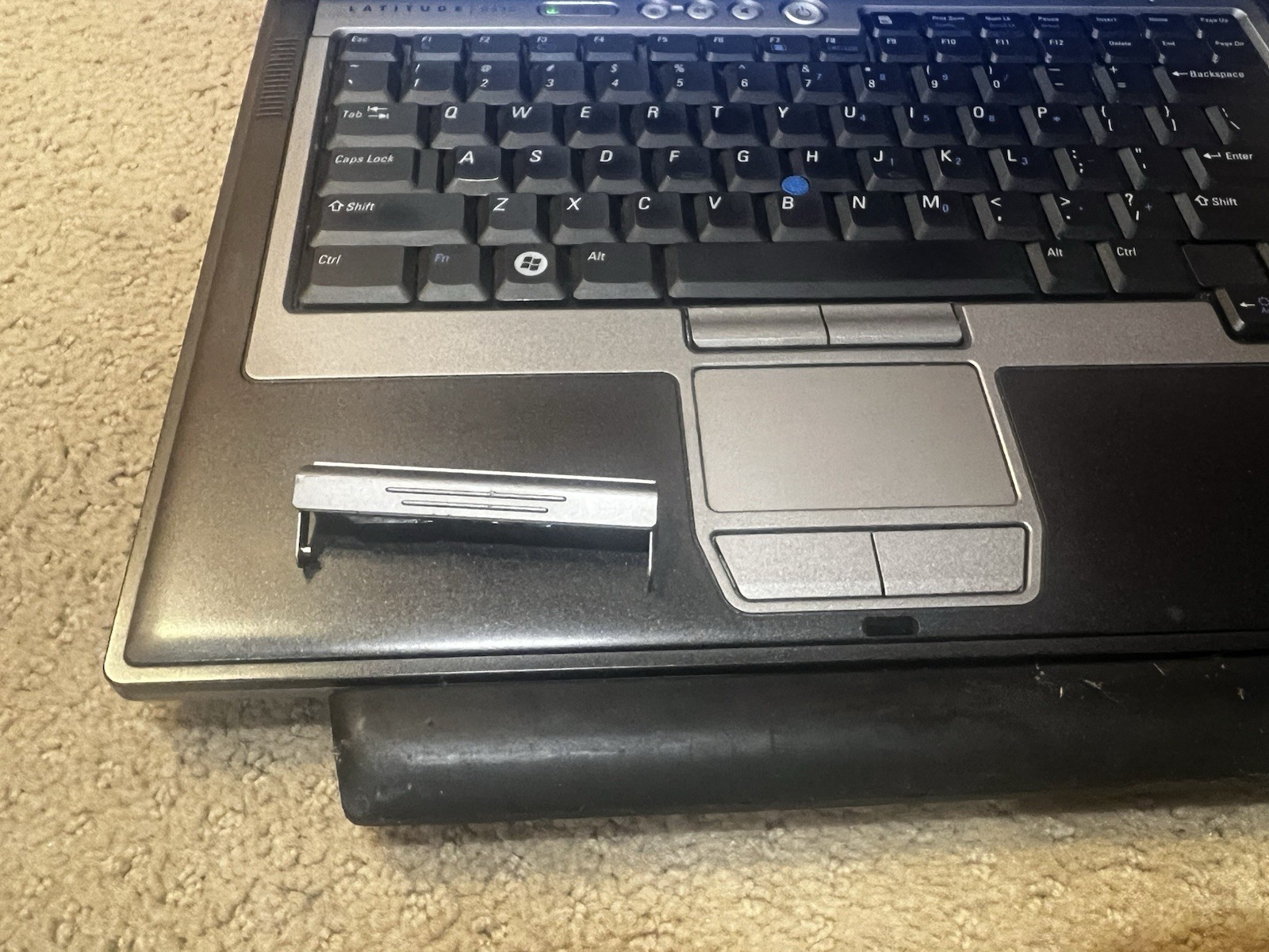 Dell Latitude D630 15″ 1.8GHz 2GB Laptop Needs Battery Hard Drive & Screen Bezel