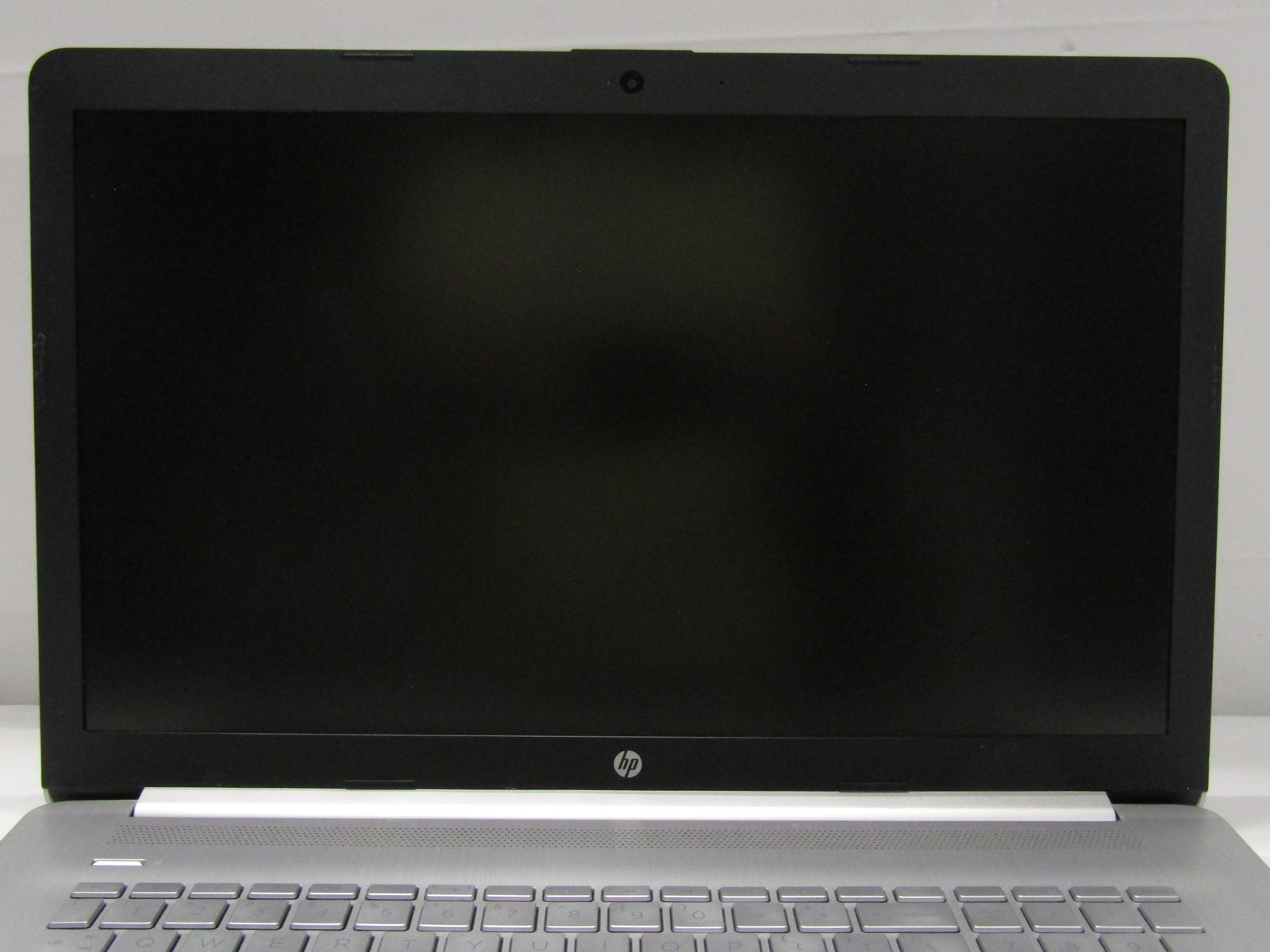 HP 17-by3063st 1.2GHz Core i3-1005G1 8GB RAM 1 TB HDD & 128GB SSD 17″ HD+ NO OS