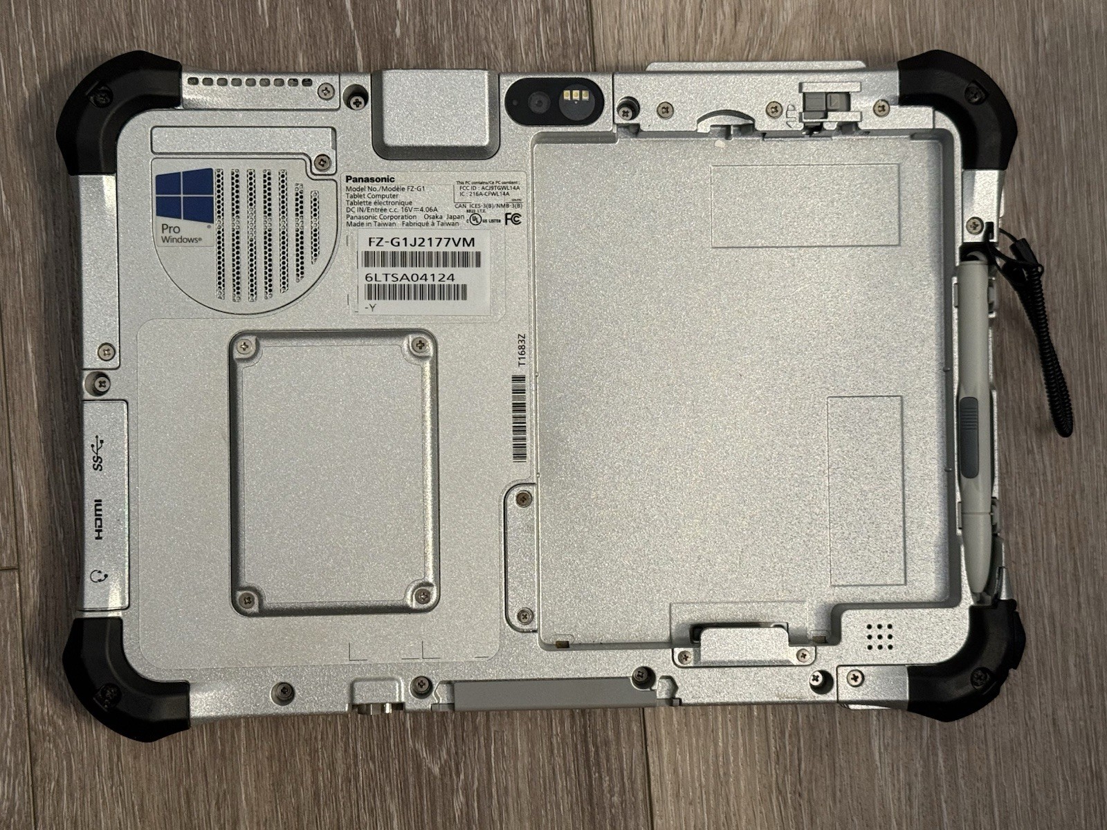 Panasonic Toughpad FZ-G1 10.1″ Core i5-5300U 8GB RAM 256gb SSD Barcode Scanner