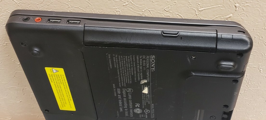 Sony VAIO PCG-7173L Intel Core 2 Duo 1GB RAM 0GB HDD CRACKED SCREEN