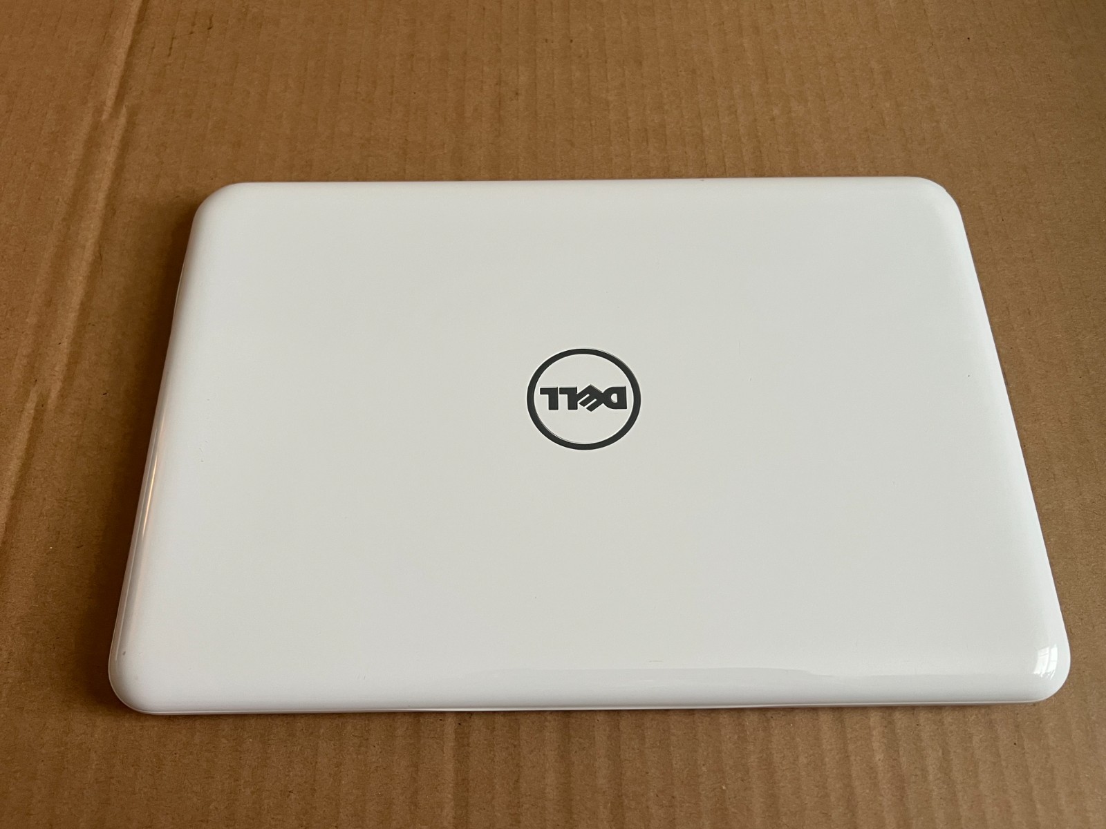 11.6″ Dell Inspiron P24T001 EMMC HDD White Laptop – PARTS – DISPLAY BROKEN