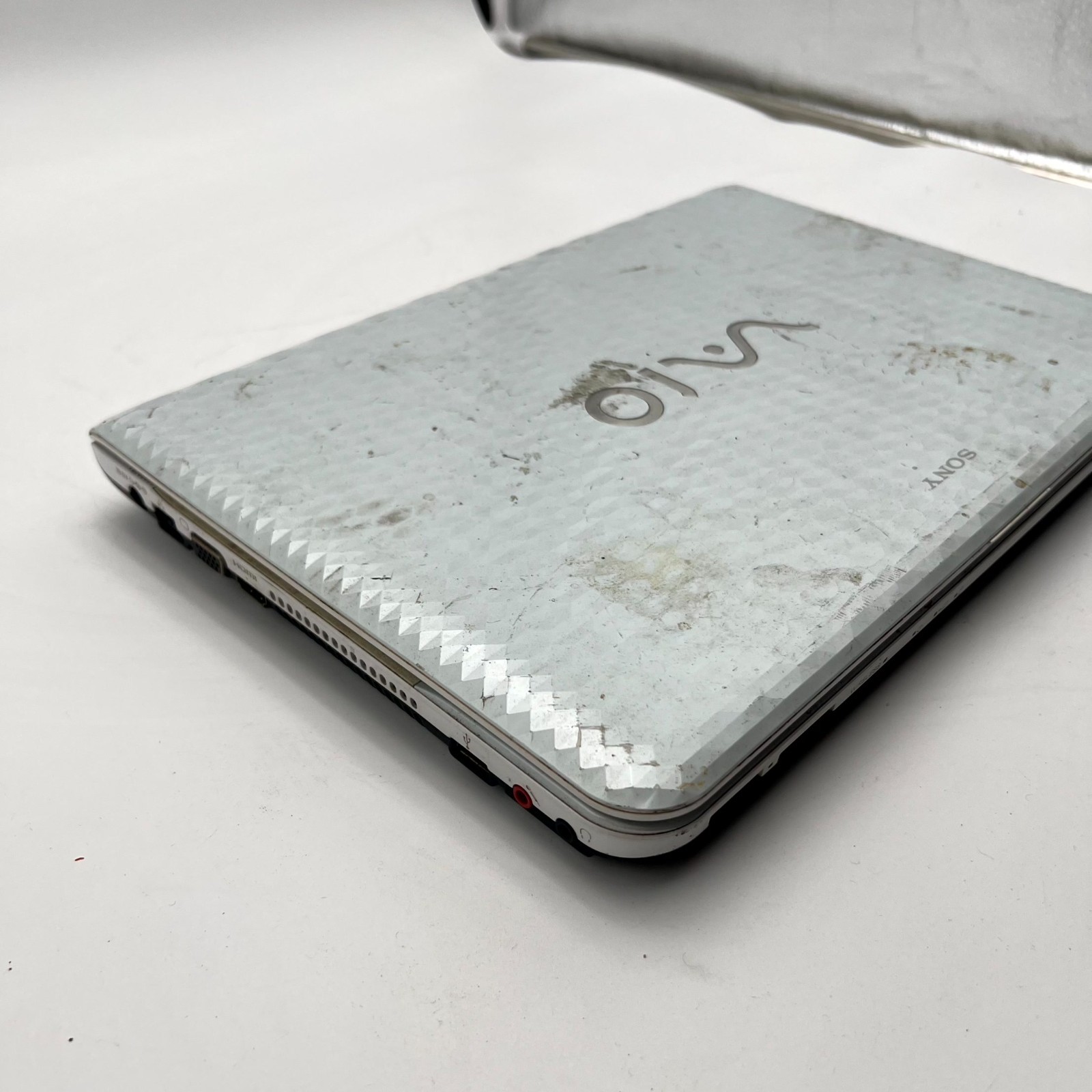 Sony VAIO VPCEG Notebook/Laptop 14″ Display Intel Pentium SDRAM DDR3 – For Parts