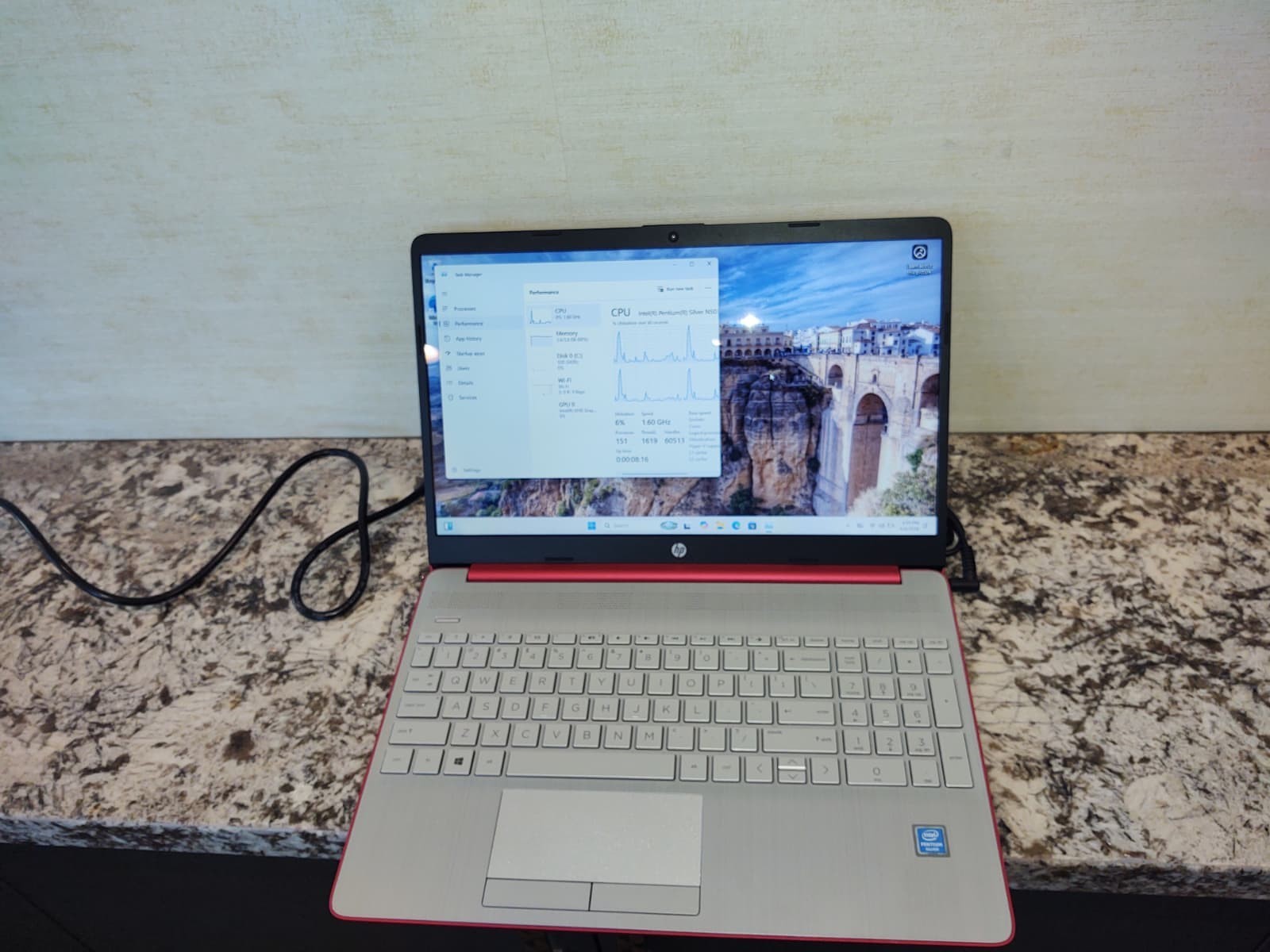 Great laptop for school, work or retro gaming HP Notebook 15-DW0081WM 15.6 inch