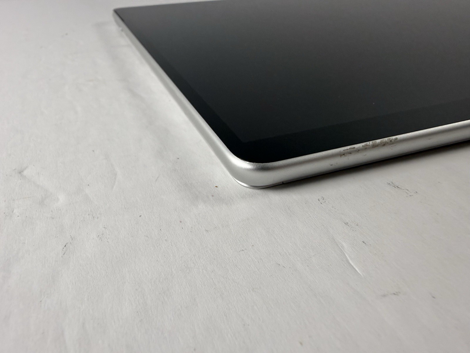 Microsoft Surface Pro 8 (1982) i5-1145G7 – 16GB RAM – 256GB 120Hz – Win 11 Pro