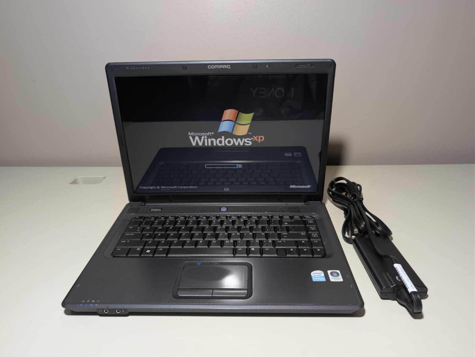 15″ HP Compaq C700 | Pentium T2310 1GB RAM 120GB HDD | Win XP Pro 32-Bit DVD-RW
