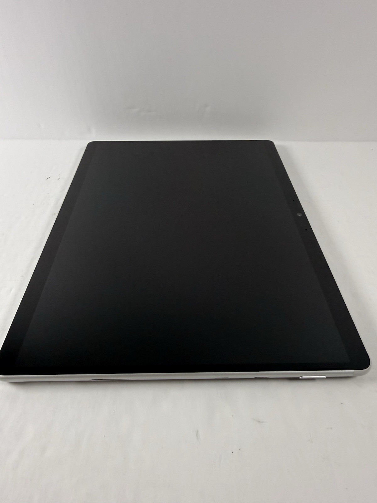 Microsoft Surface Pro 8 (1982) i5-1145G7 – 16GB RAM – 256GB 120Hz – Win 11 Pro