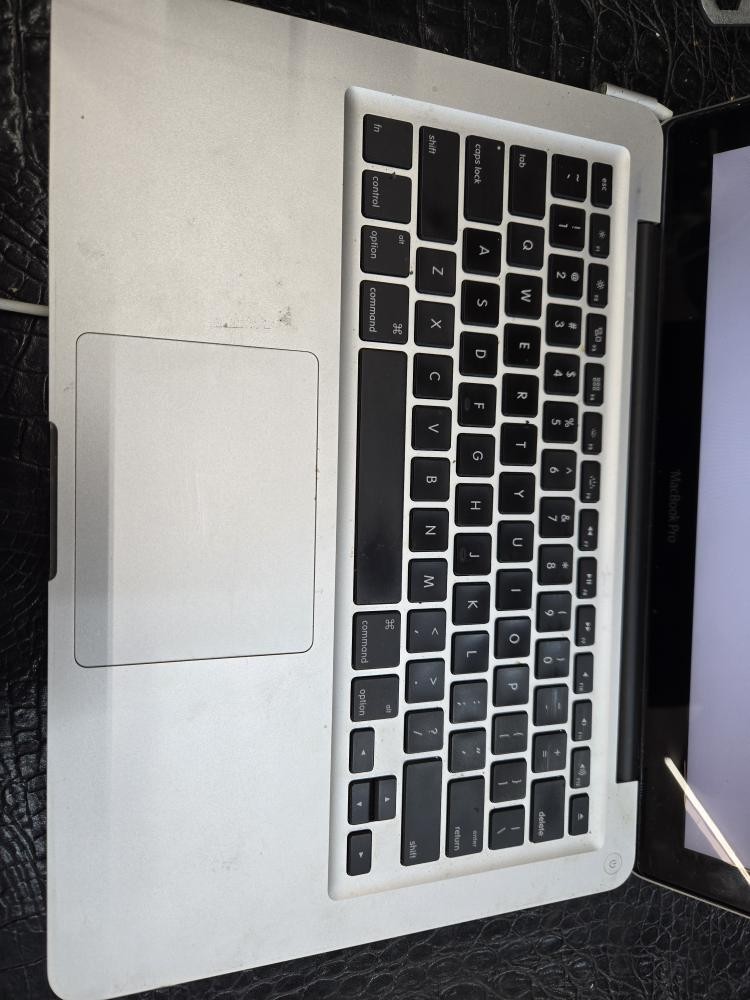 APPLE MACBOOK PRO A1278 Stuck on loading screen after reset (ROA000818)