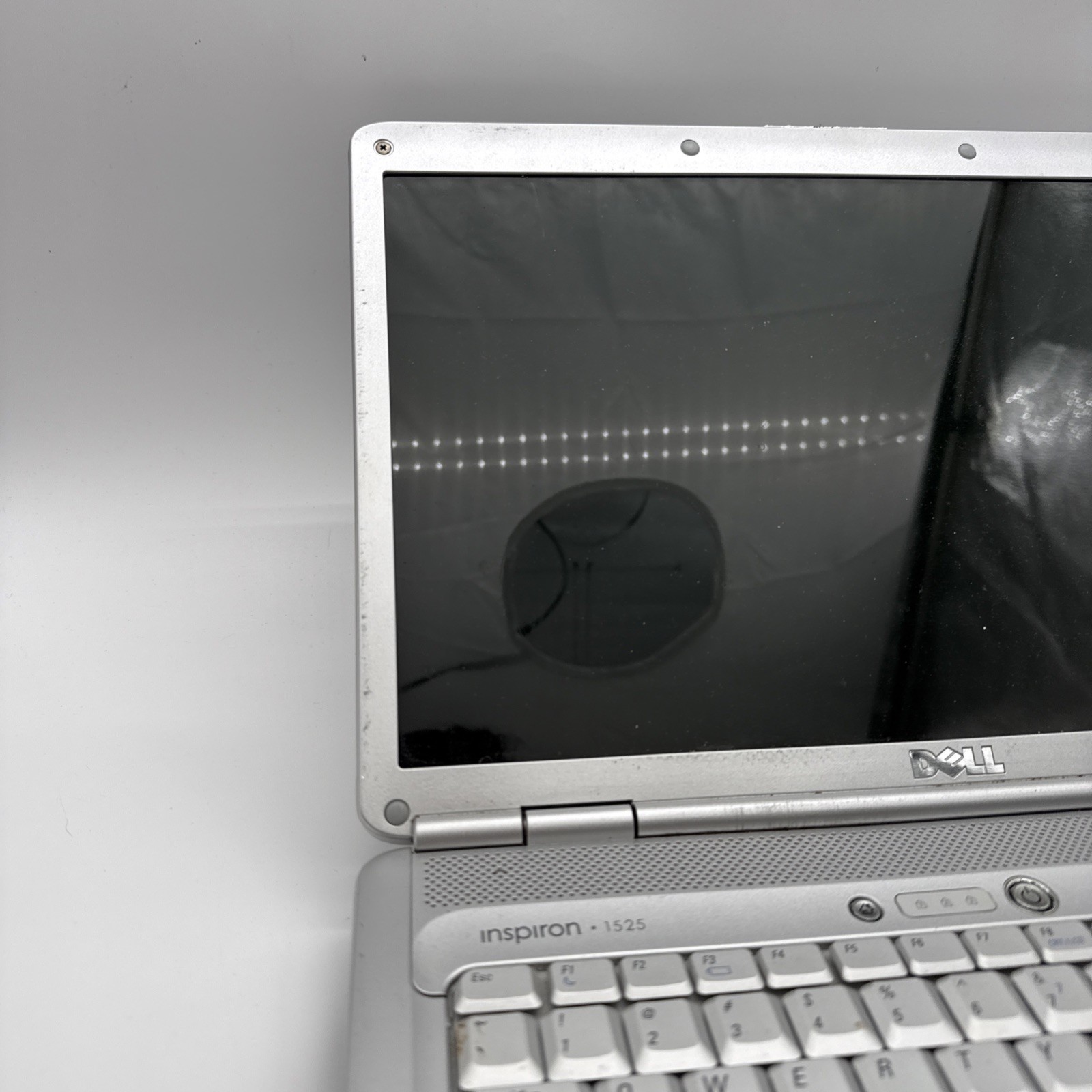 Dell Insprion 1525 intel Cpu 2.16ghz, 4gb ram, 120 HDD, Boot Bios, Batt, No OS