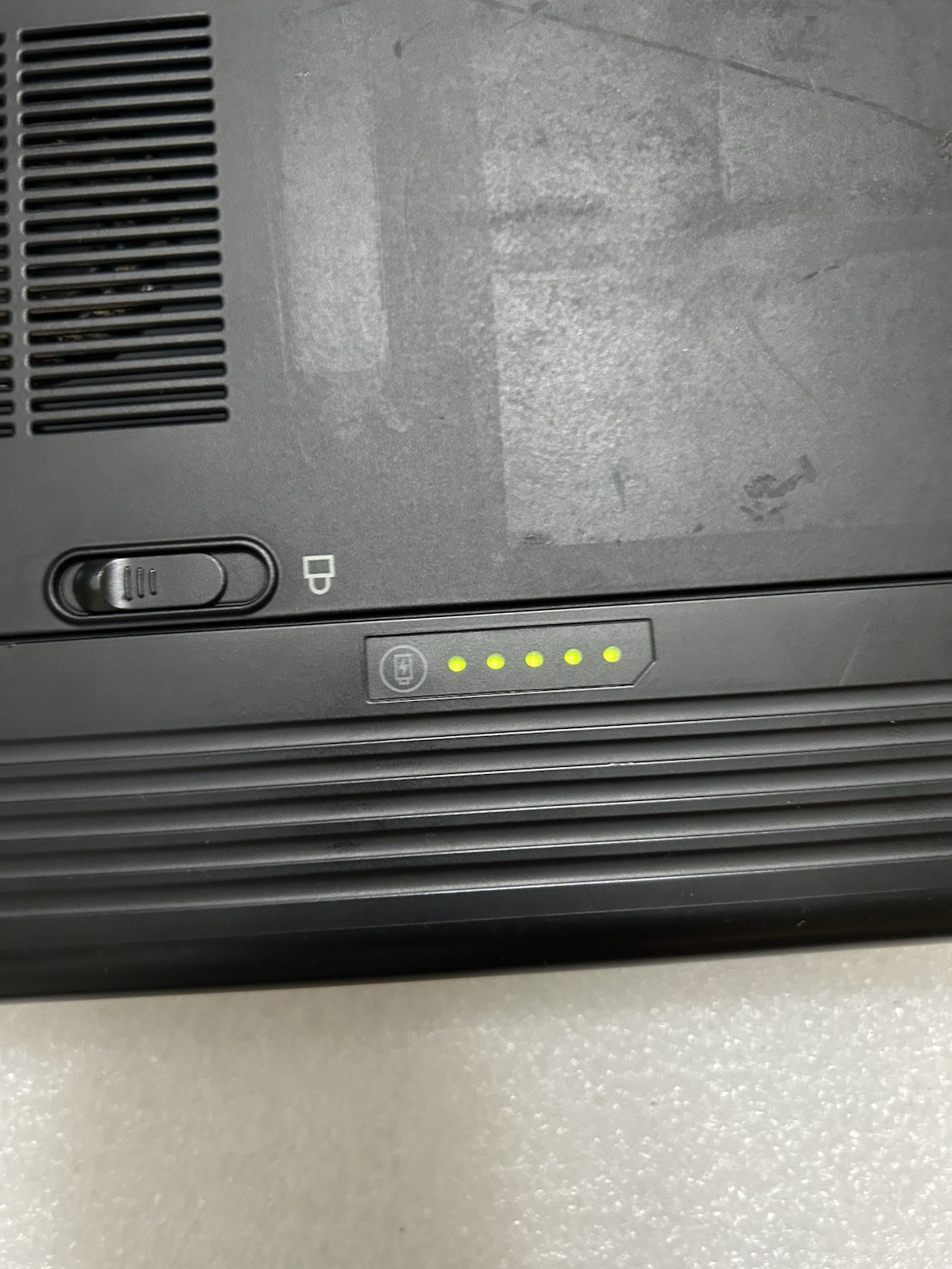 Dell Inspiron 1521 AMD Turion 64 X 512 Mb 1.60 GHz 80GB HDD -No Power Adapter
