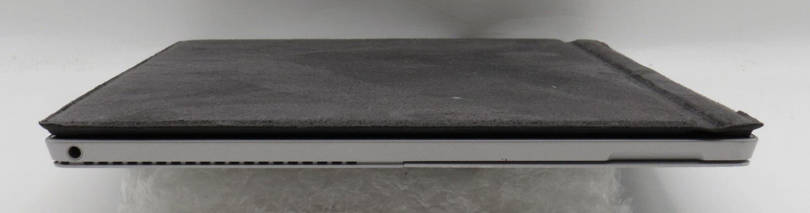 Microsoft Surface Pro 4 | i5-6300U@2.4GHz | 8GB RAM | 12″ | 256GB HD | No OS/AC