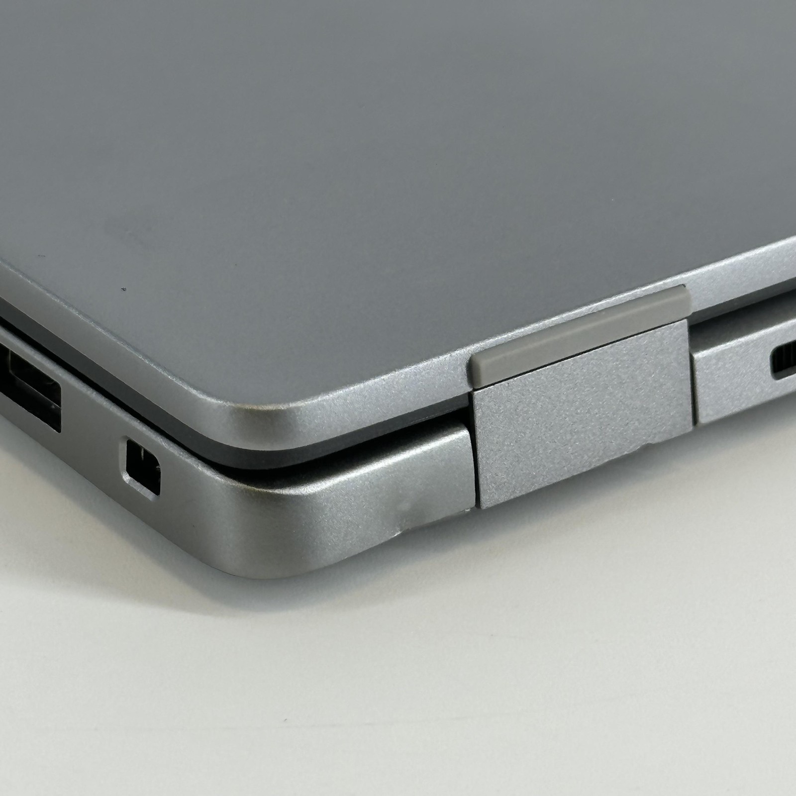 Dell Latitude 7450 14 FHD+ 3.8 GHz Ultra 7 165H 32GB 512GB SSD Good BENT FRAME