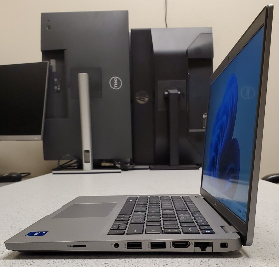 DELL Latitude 5420 i5 11th GEN w/power adapter