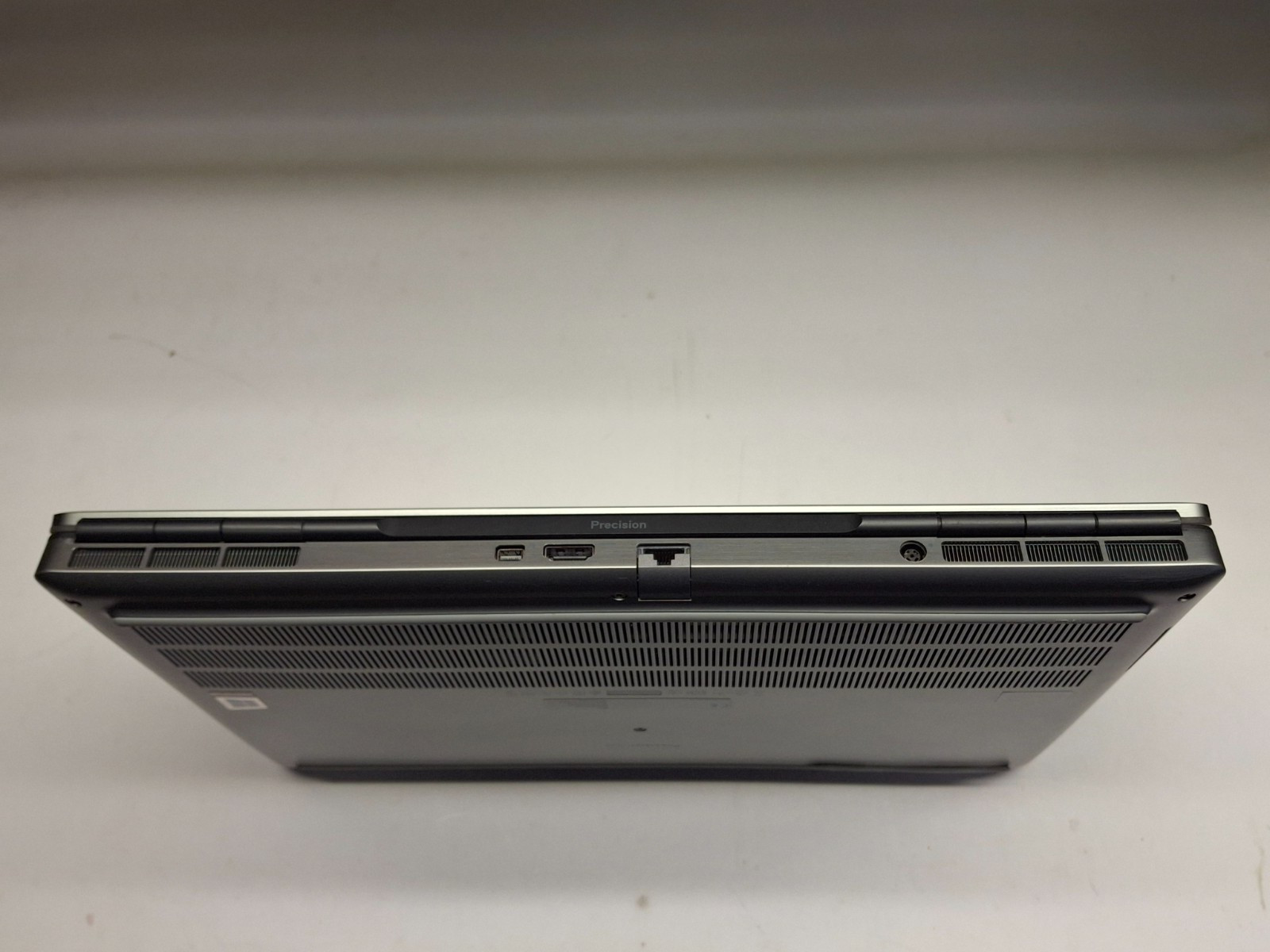 Dell Precision 7550 15.6″ Laptop XEON W-10885M 2.4GHz 32GB Ram 512GB SSD Win11P