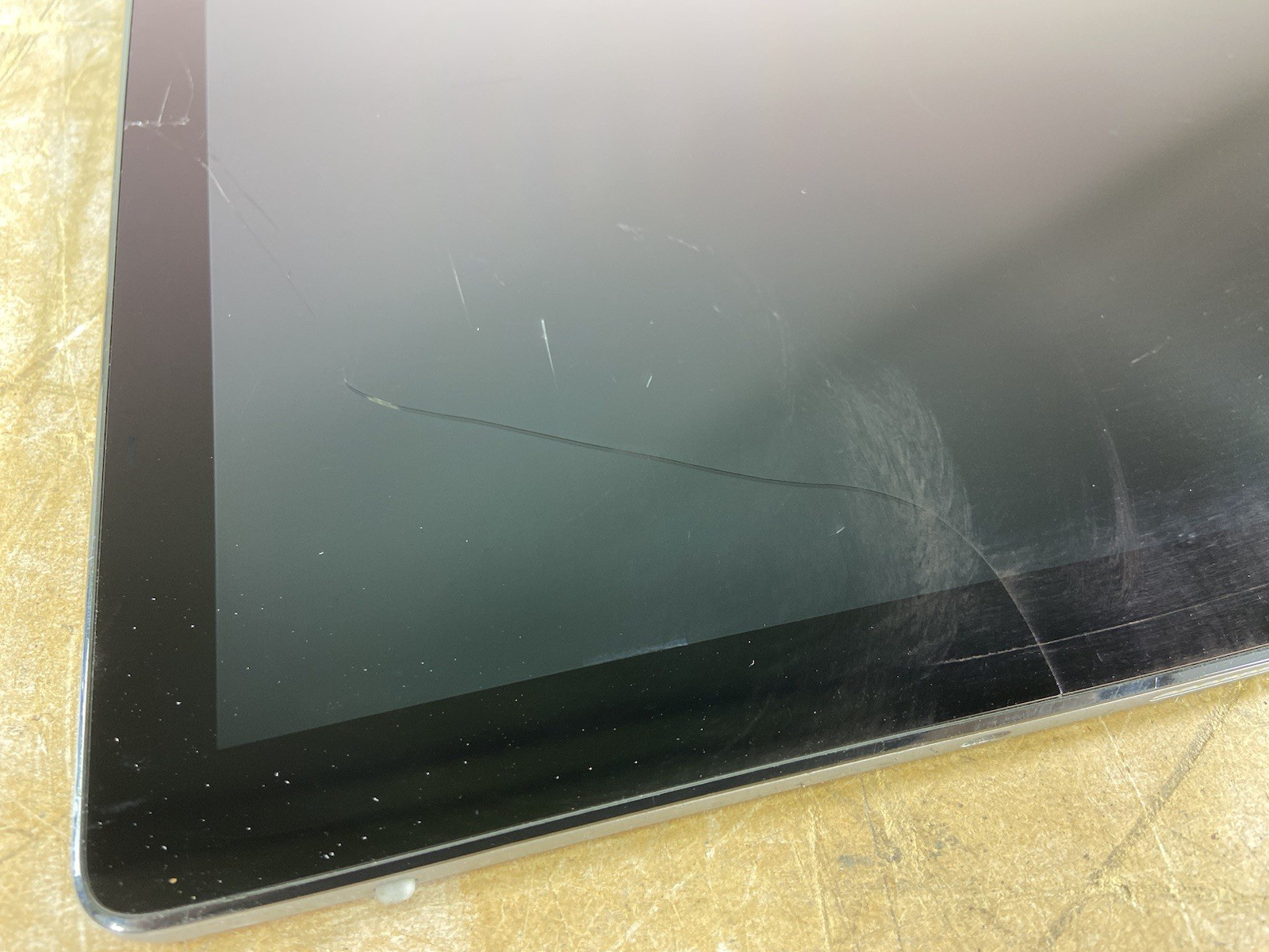 DELL LATITUDE 7200 2-IN-1 i5-8365U @ 1.60GHz, 8GB RAM, NO HDD/OS – (FOR PARTS)