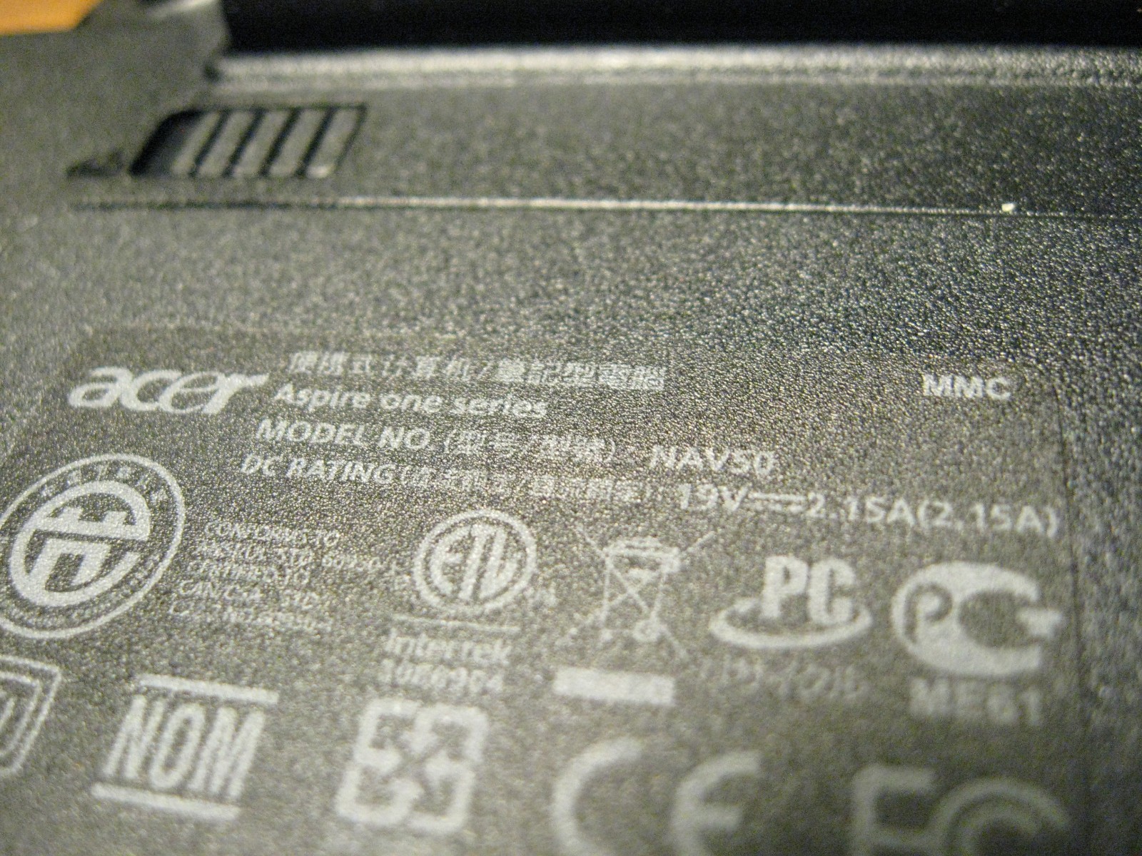 Acer Aspire One 532h Netbook Computer w/ AC Adapter — Excellent Battery