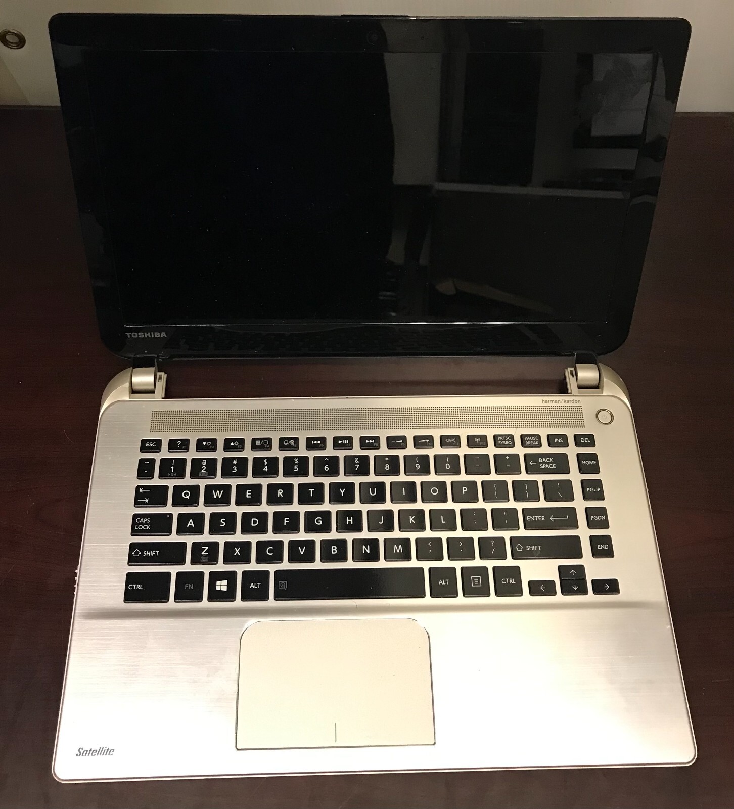 Toshiba Satellite E45-B4200 ( only for parts )