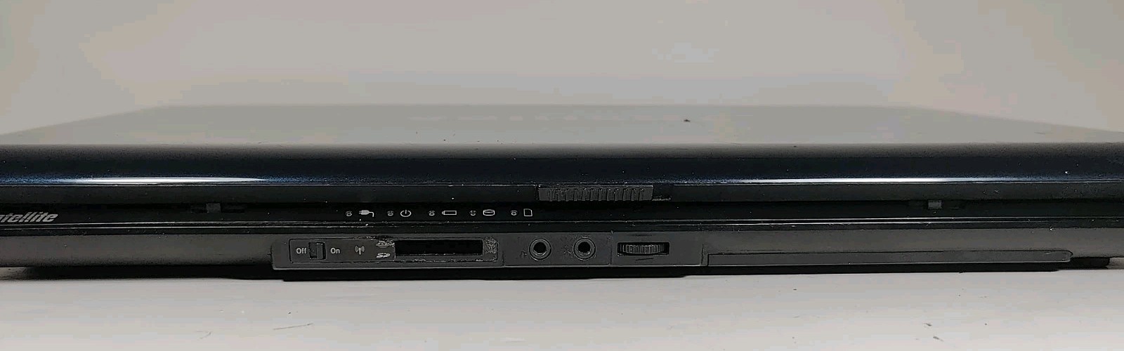 Toshiba Satellite A355-S7907 17″ Intel Pentium T4200 2.0GHZ 3GB RAM 320GB Vista