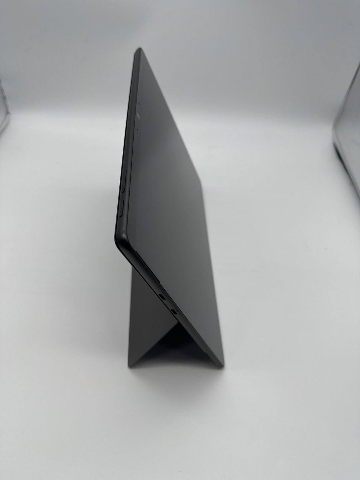 Microsoft Surface Pro 11 Copilot+ PC 13″ Snapdragon X Plus 16/256GB Win11 Pro