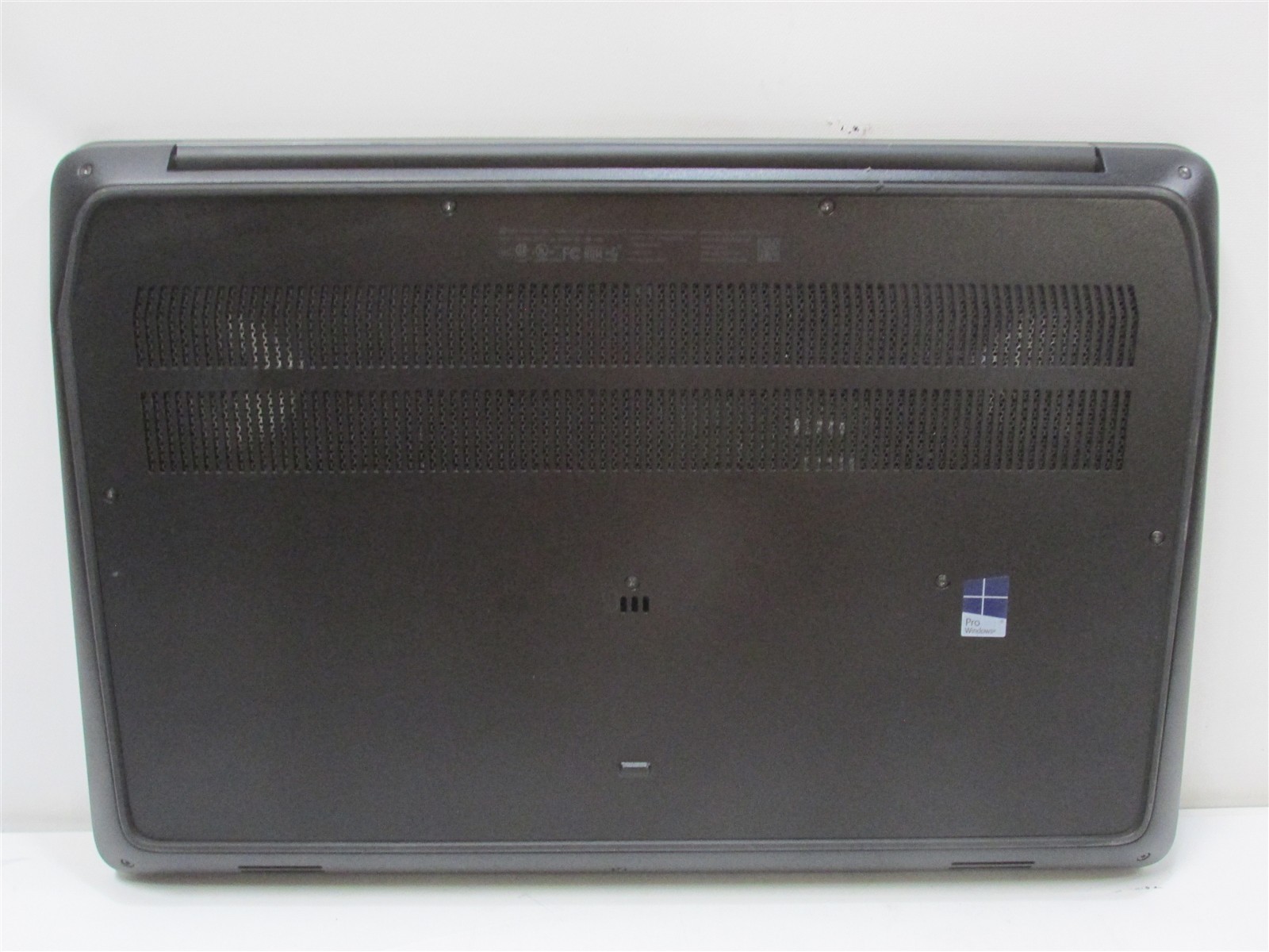HP ZBook 17 G3 Xeon E3-1535M v5 2.9GHz 32GB RAM 512GB M.2 17″ Windows 10 Pro