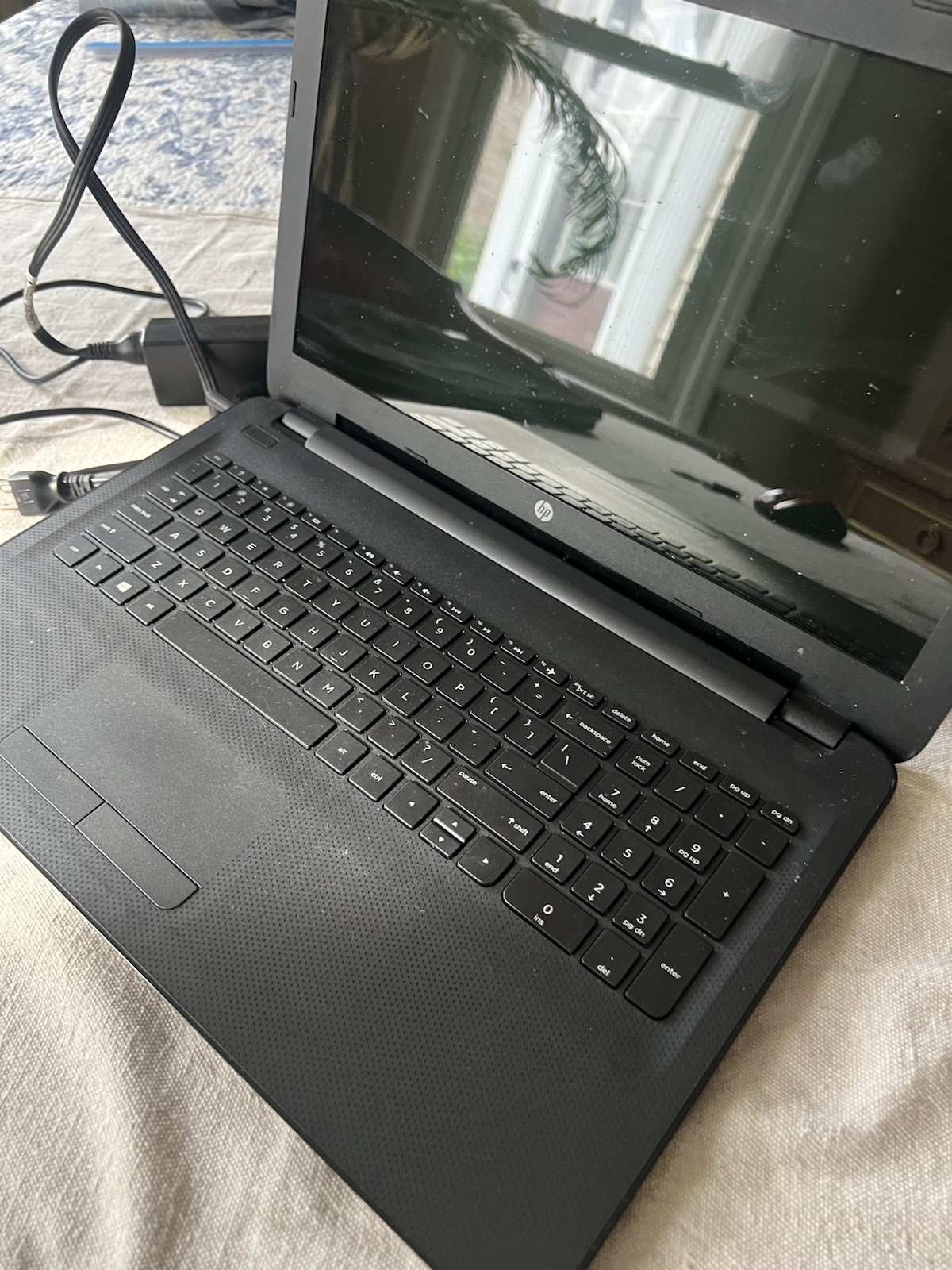 HP 15-af131dx 15.6” Laptop No OS Boots BIOS w Charger Mouse Case READ