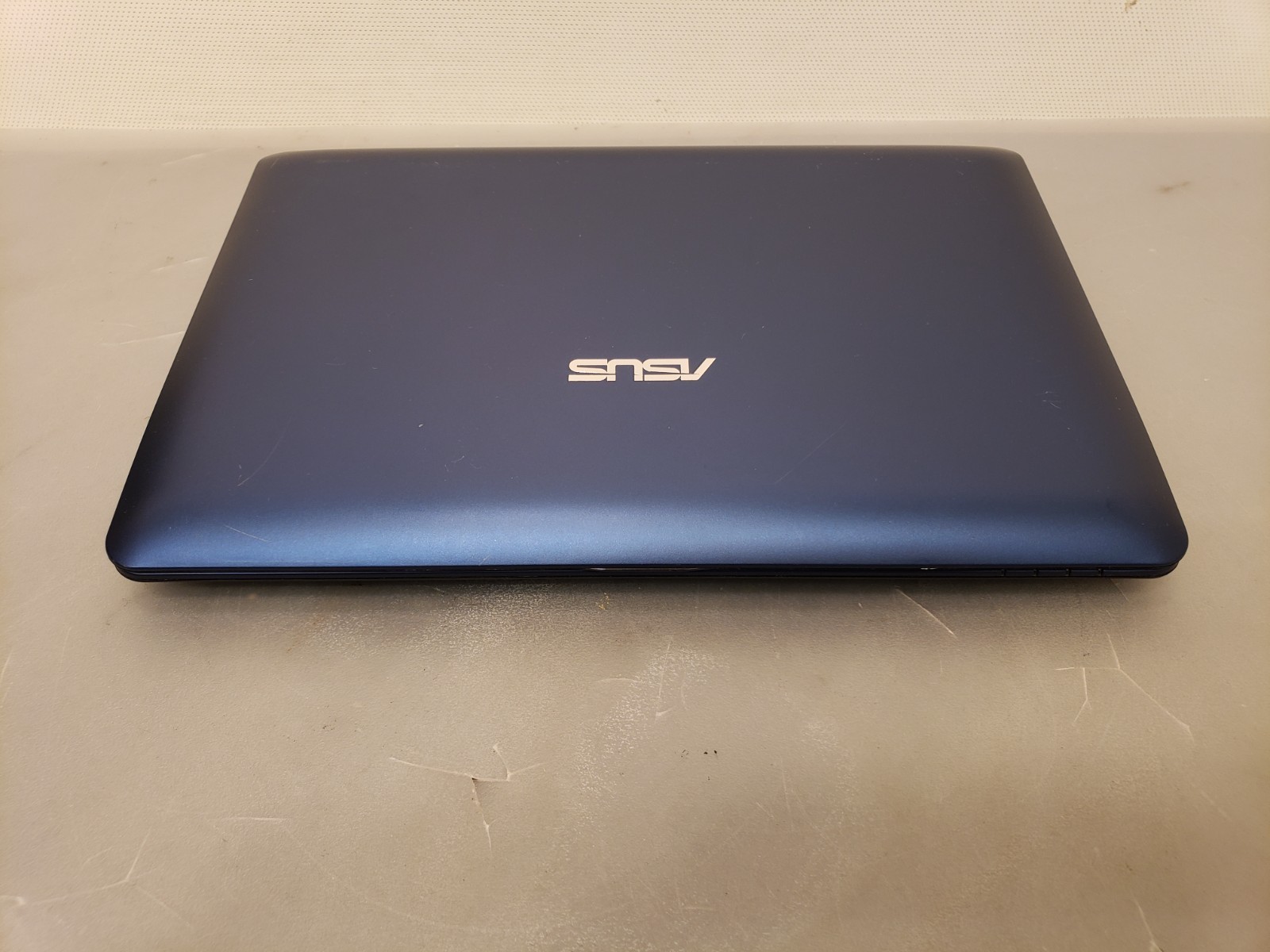 ASUS Eee PC 1015PEM • Intel N550 1.5GHz Atom • 2GB • 240GB SSD • Mint • Win7