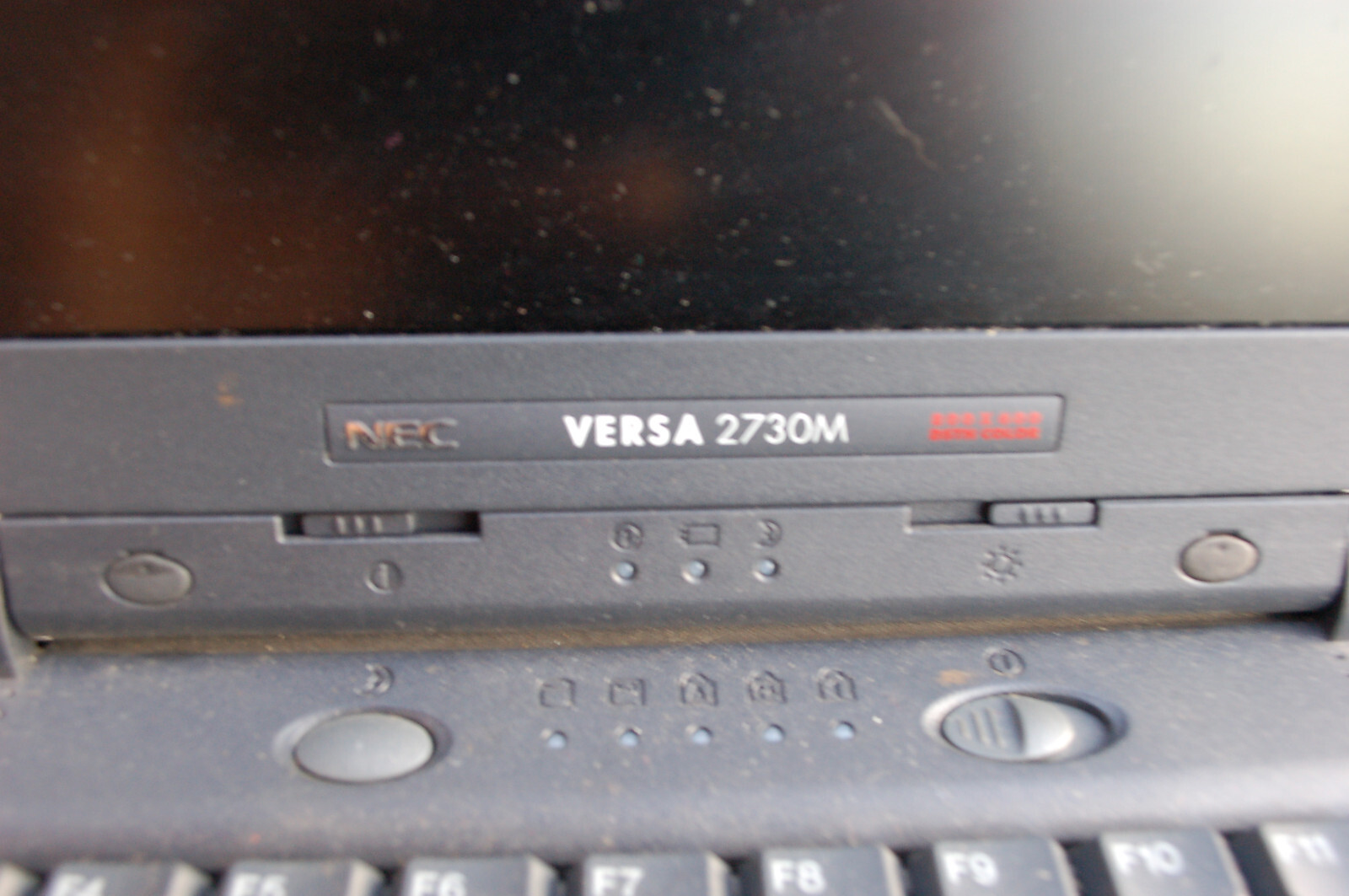 Vintage NEC Versa 2730M Laptop Intel Pentium 133MHz MMX CPU, CD-ROM, 3.5″ Floppy