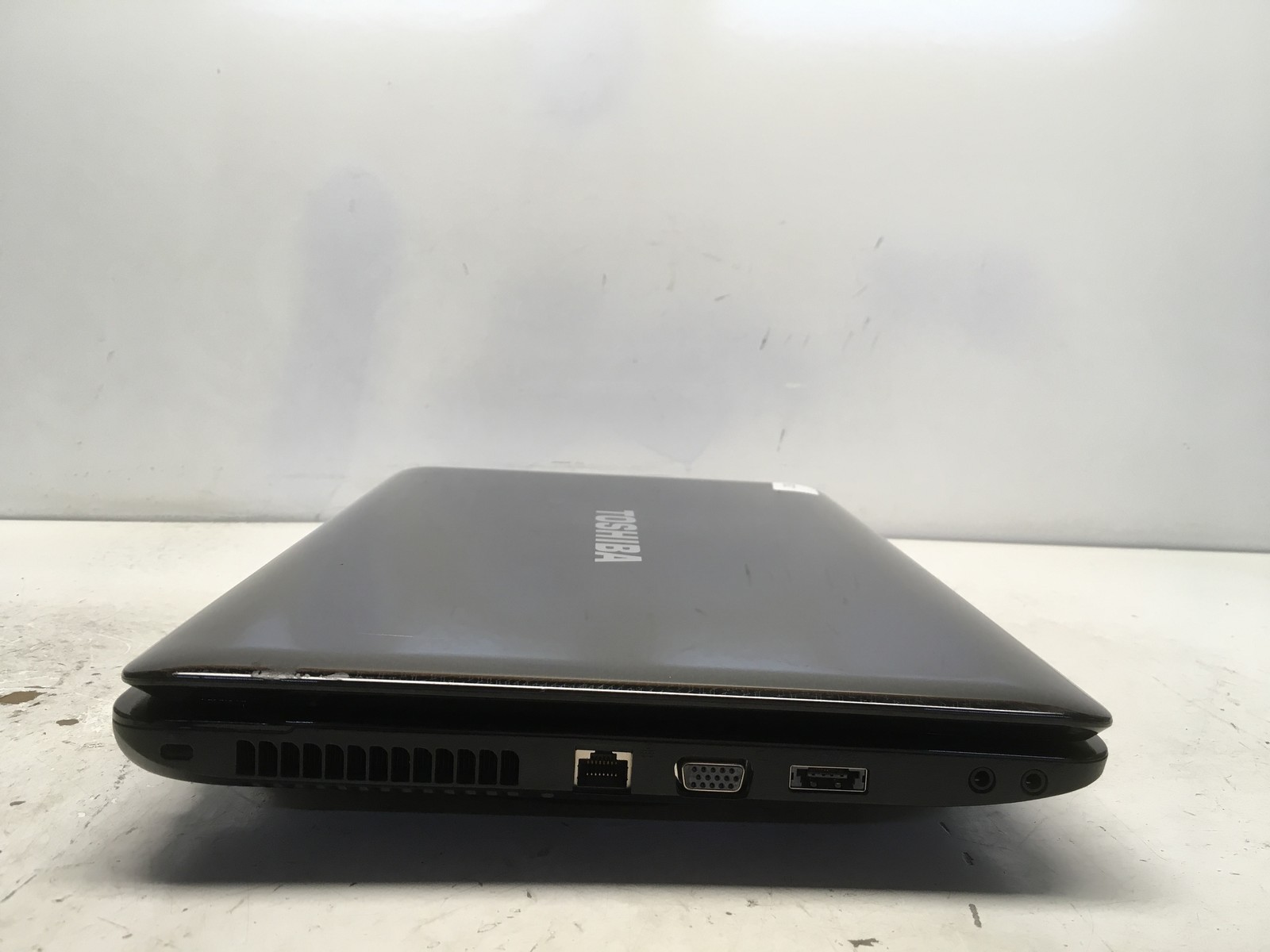 Toshiba Satellite L655D-S5055 AMD V120 2.2GHz 3 GB NO HDD NO BATT