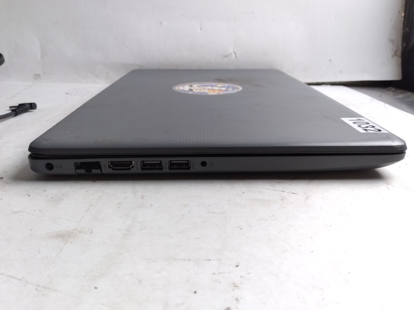 HP Notebook 15 w/i3-7100U, 8GB RAM, 15.6″ Laptop for Parts/Repair