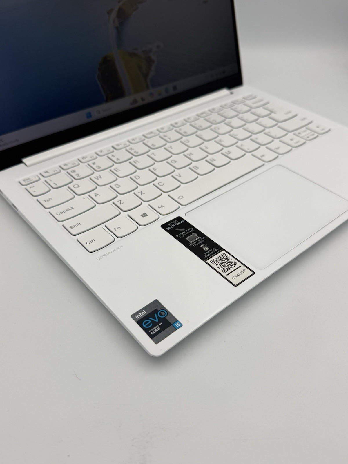 Lenovo Yoga Slim 7i Carbon 13.3” – i5 11th/16GB RAM/512GB (Keyboard Issue) 24C