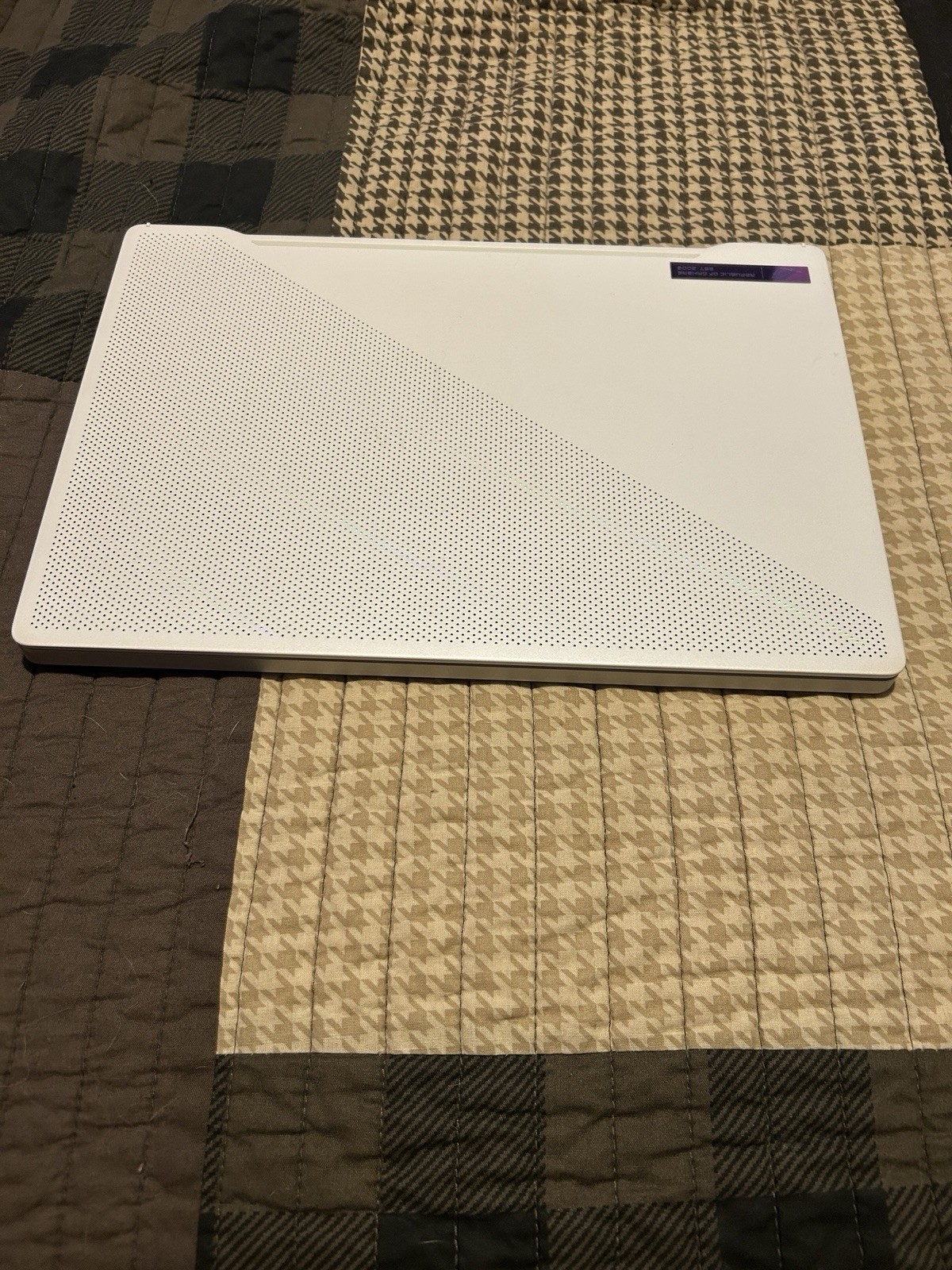 ASUS ROG Zephyrus G14 14in Ryzen 7 16GB 500GB RTX 3060 White Charger