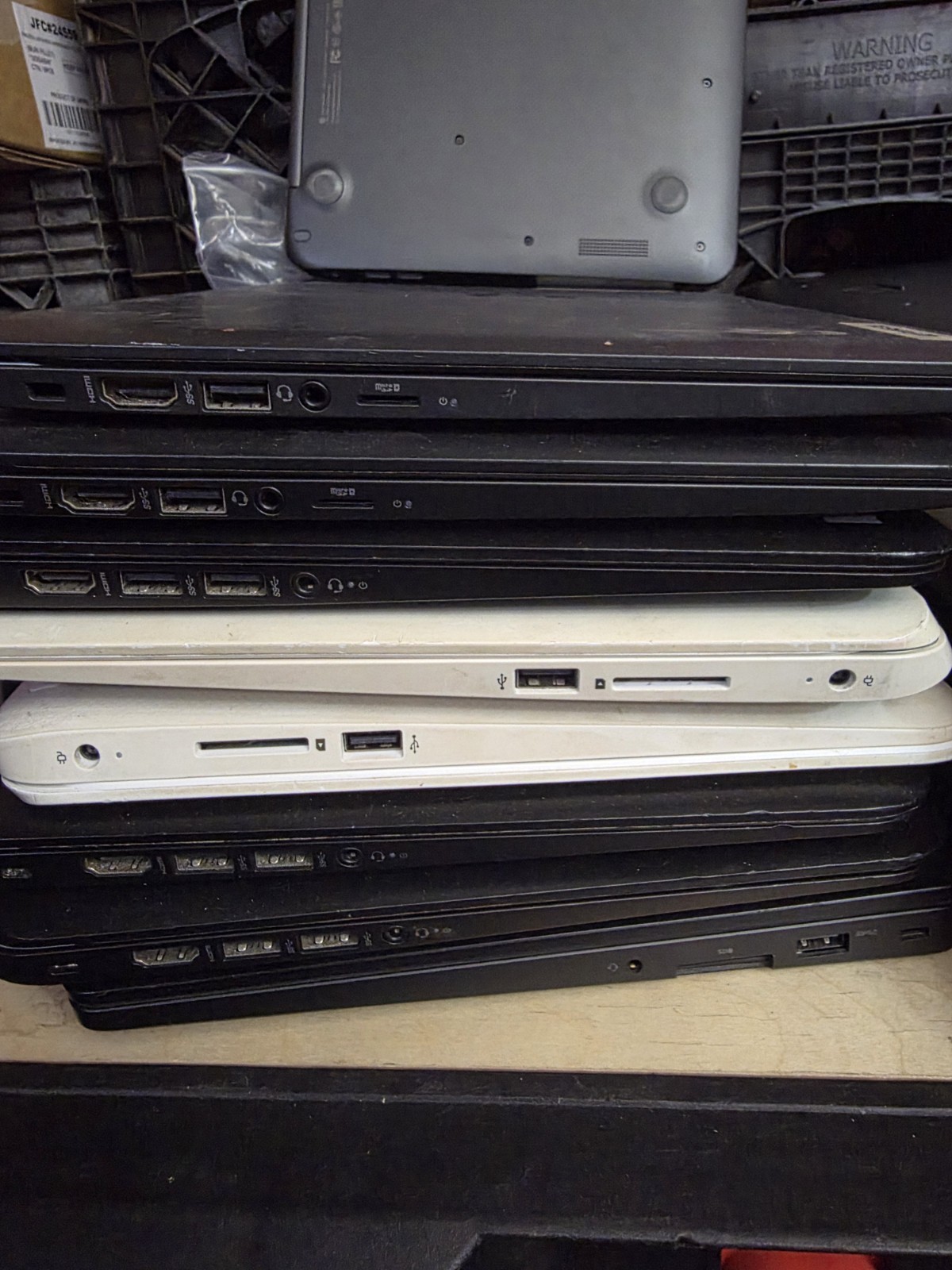 HP Chromebook 14A white and black Model AR5B22 17 total chromebooks.
